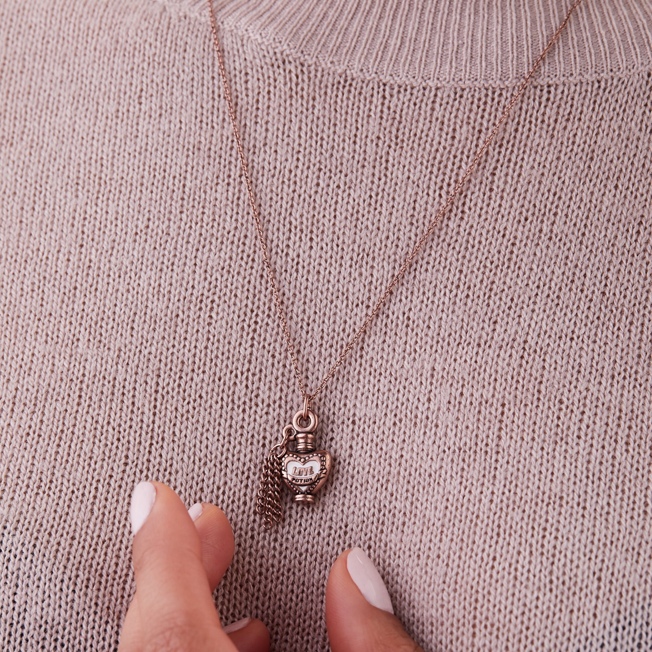 Harry Potter™ Love Potion Necklace - Adjustable Charm Pendant for Women & Girls - Perfect Gift for Valentine's Day, Birthday & Cosplay