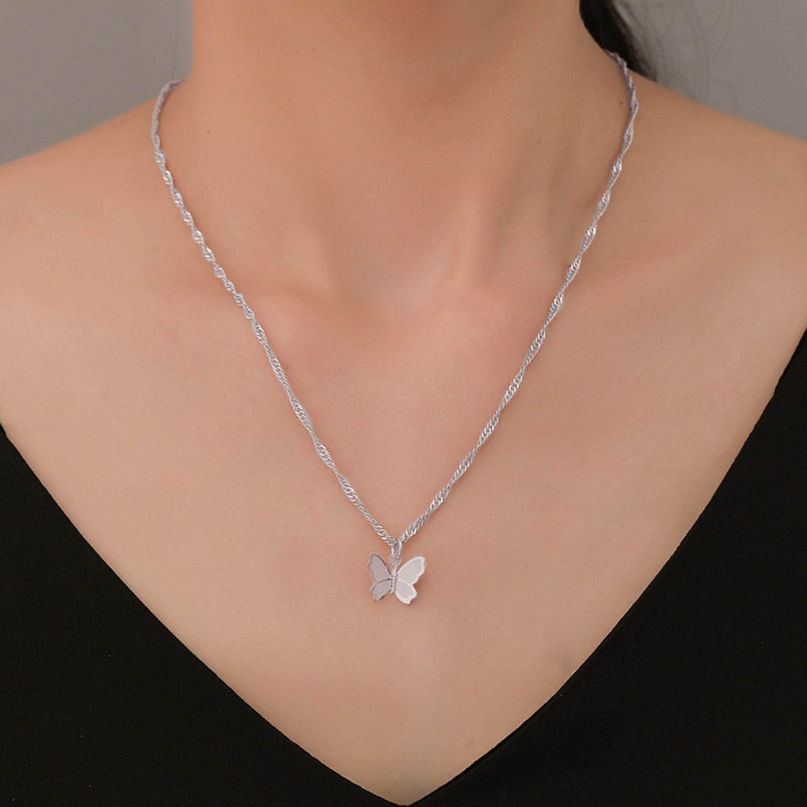 ZZCC Women's Silver Butterfly Necklace - Elegant Vintage Jewelry for Women, Birthday Gift for Her, Perfect for Parties, Weddings & Everyday Wear