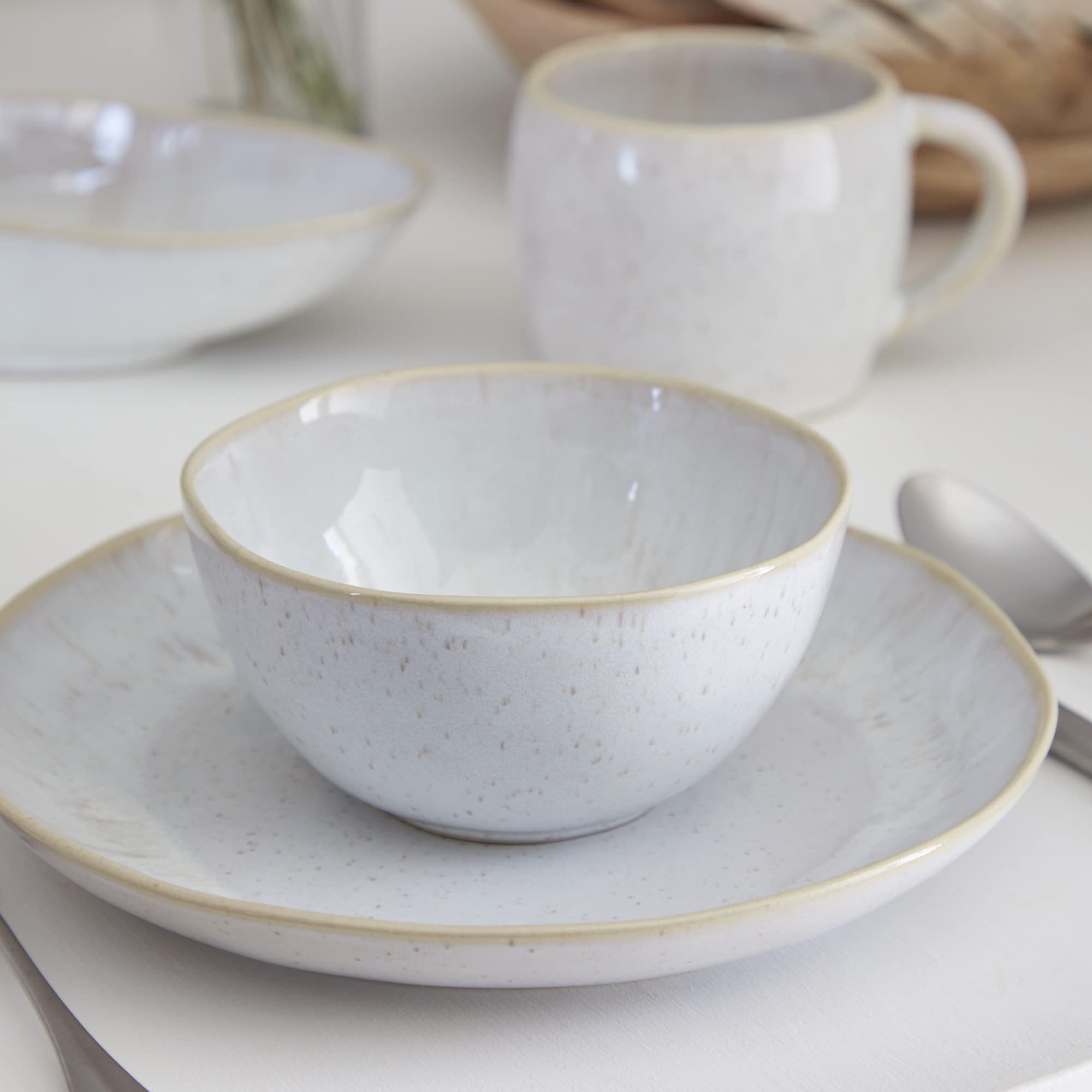 Casafina Eivissa Collection 5-Piece Ceramic Dinnerware Set - Sand Beige Stoneware Place Setting | Microwave & Dishwasher Safe | Food Safe Glazed Tableware | Perfect for Restaurants, Dinner Parties & Everyday Family Meals