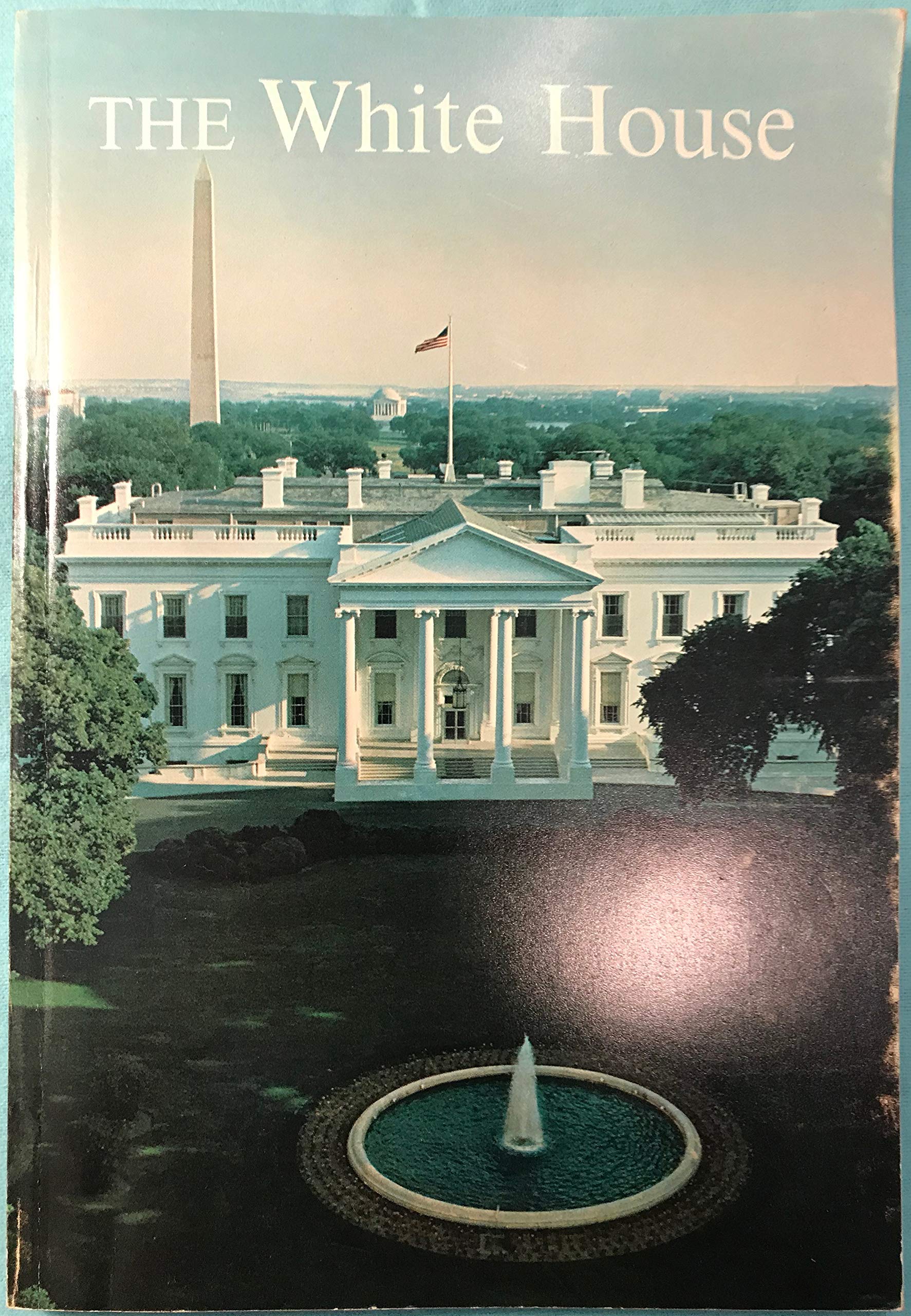 The White House: Historic Guide Book - Explore America's Iconic Landmark for Travelers & History Enthusiasts | Perfect for Educational Trips & Presidential History Research