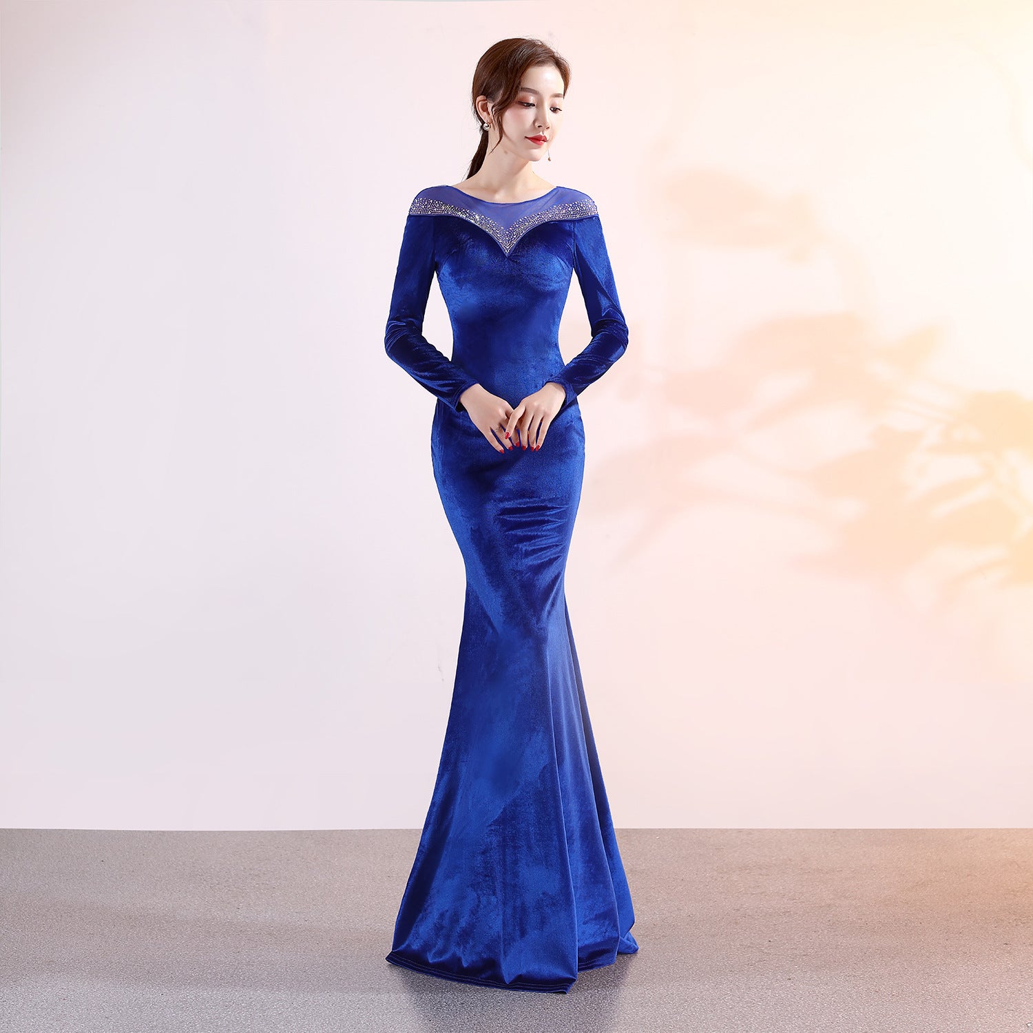 Elegant Velvet Evening Gown with Long Sleeves - Winter Banquet Dress for Hosting Company Annual Meetings & Parties | Perfect for Formal Events, Holiday Parties, and Special Occasions