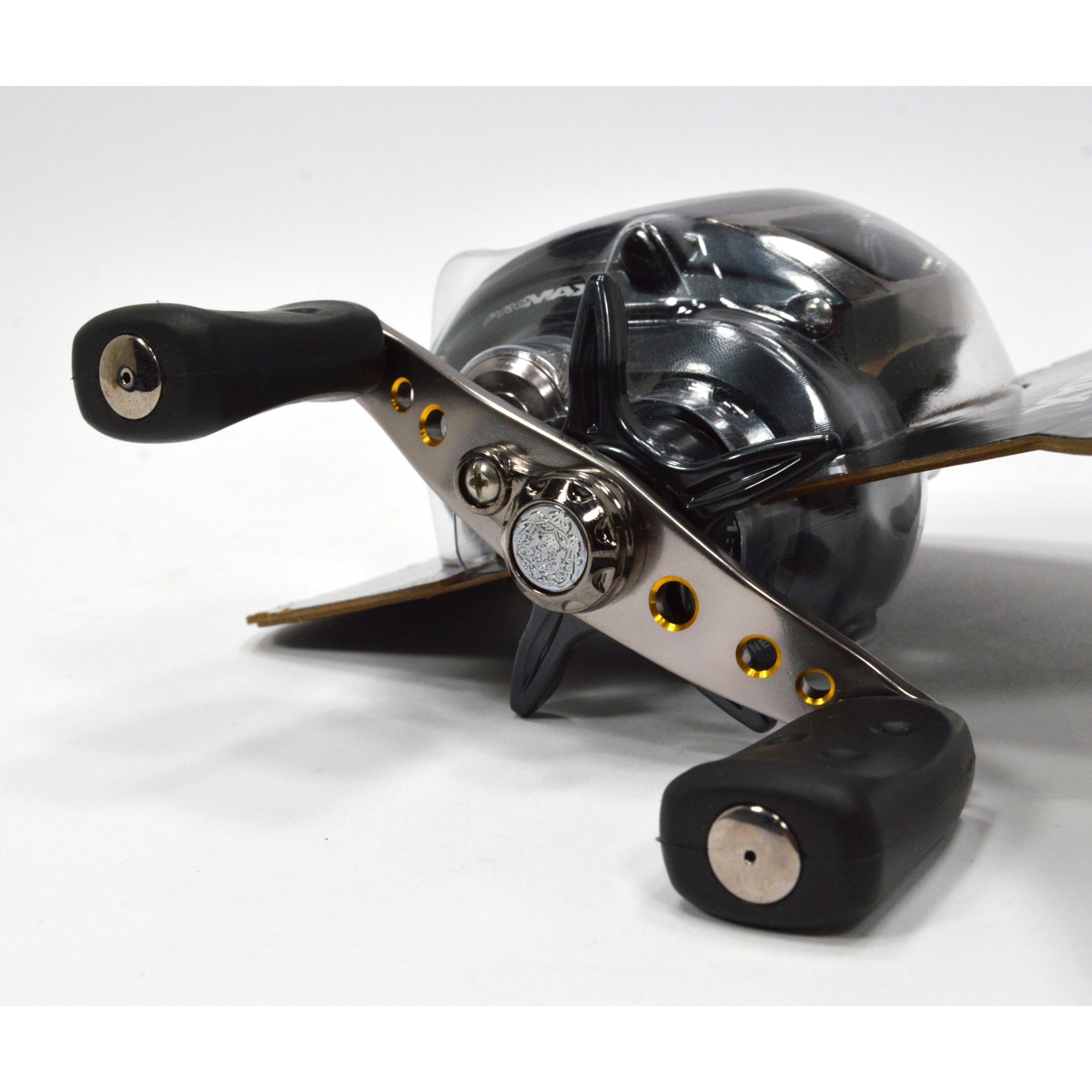 ABU GARCIA Pro Max PMAX2 Baitcasting Fishing Reel - 7.1:1 Gear Ratio, 8 Ball Bearings, Right/Left Hand Retrieve | Perfect for Bass Fishing, Saltwater & Freshwater Angling