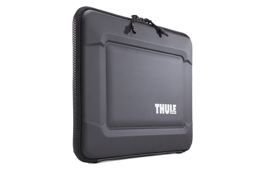 Thule Gauntlet 3.0 MacBook Sleeve 13-15 Inch - Protective Laptop Case for MacBook Pro/Air - Water-Resistant & Shockproof - Perfect for Travel, Work & School (Black)