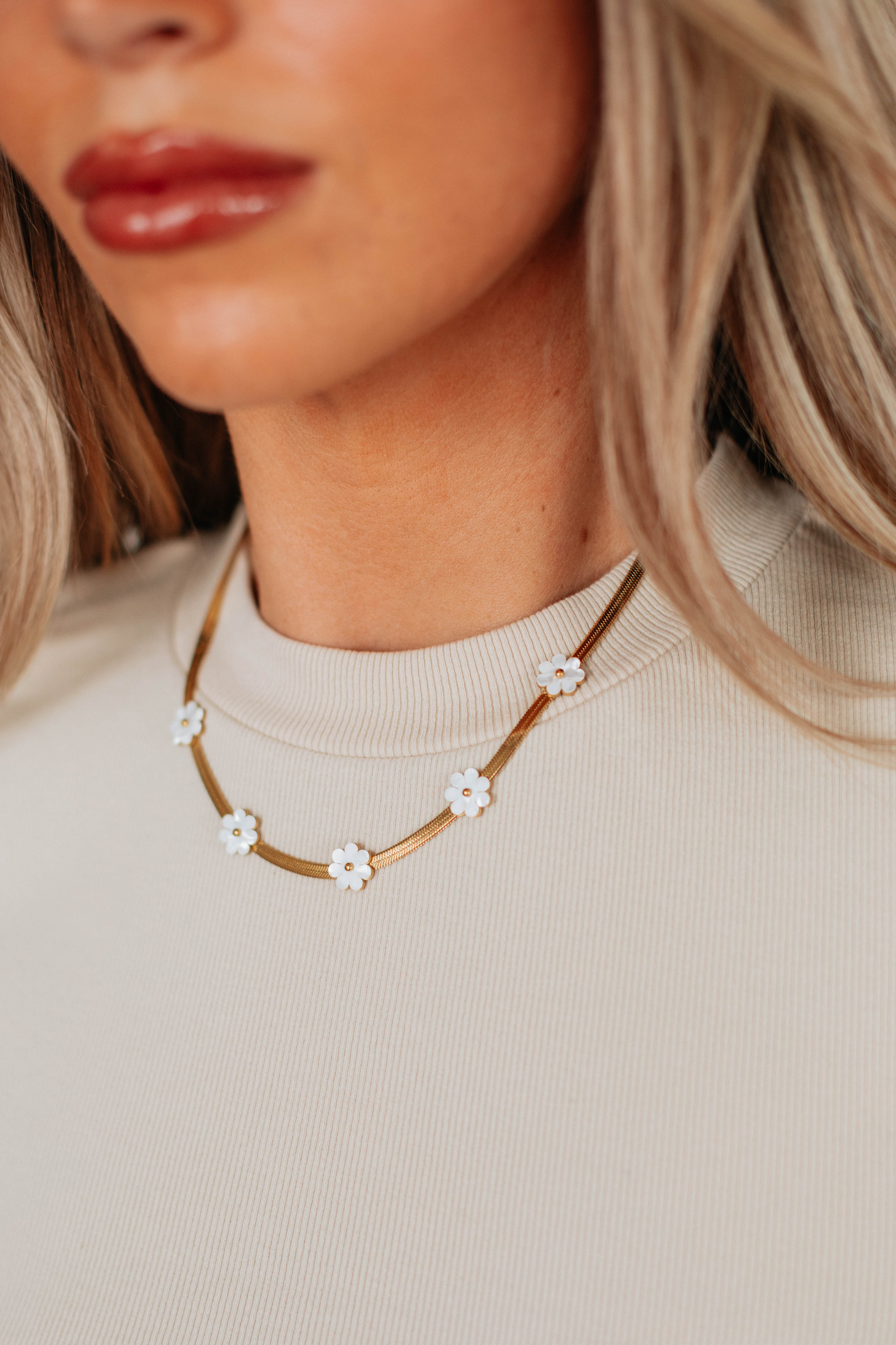 Floral Radiance Necklace - Elegant Floral Pendant Jewelry for Women, Perfect for Weddings, Parties & Everyday Wear