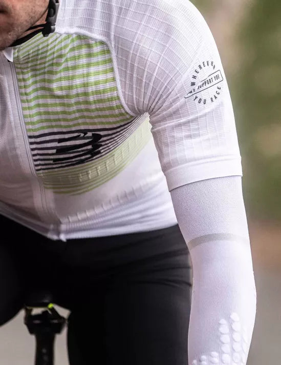 Compressport Unisex ArmForce Ultralight White - Breathable Arm Sleeves for Running, Cycling & Outdoor Sports - UV Protection & Muscle Support