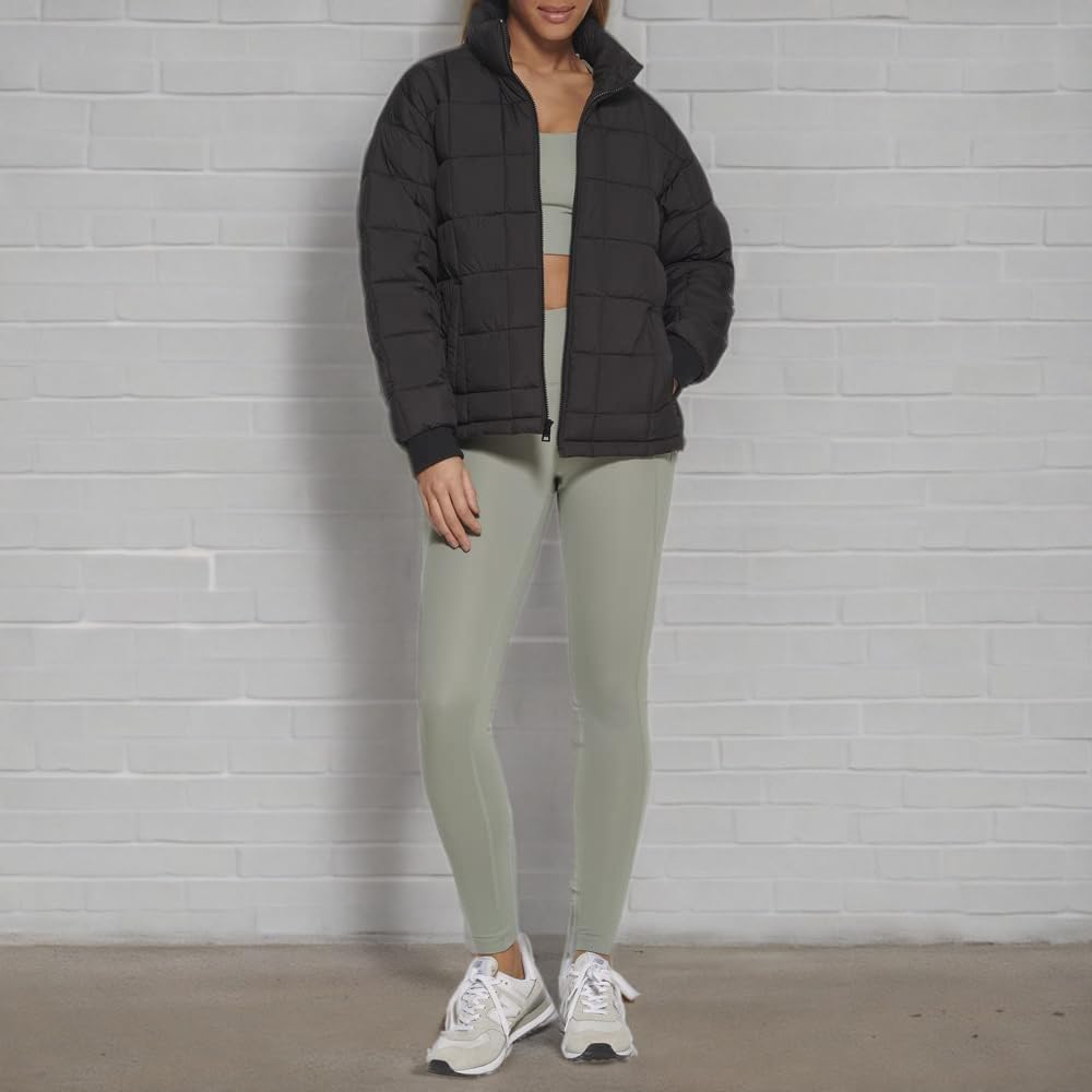 Levi's Women's Box Quilted Puffer Jacket - Lightweight Warm Winter Coat for Outdoor Activities & Casual Wear