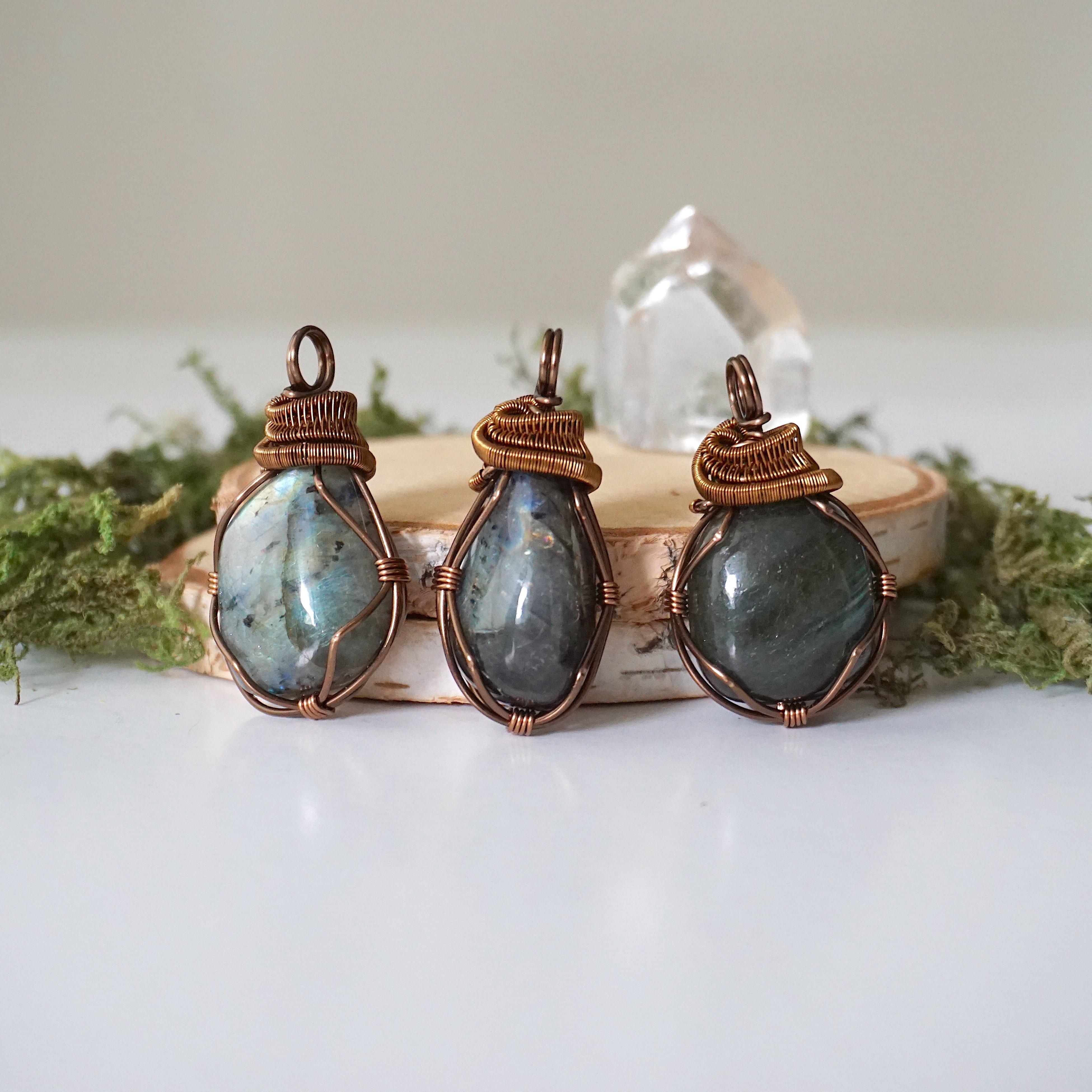 Handmade Labradorite Crystal Necklace in Antique Bronze - Healing Stone Jewelry for Women, Spiritual Protection & Positive Energy | Perfect for Meditation, Yoga & Everyday Wear