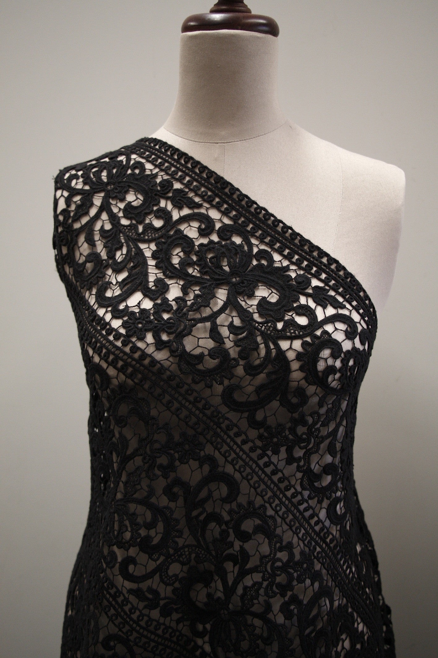 Elegant Black Guipure Lace for Garden Decor - Perfect for Outdoor Weddings, Home Accents & DIY Crafts