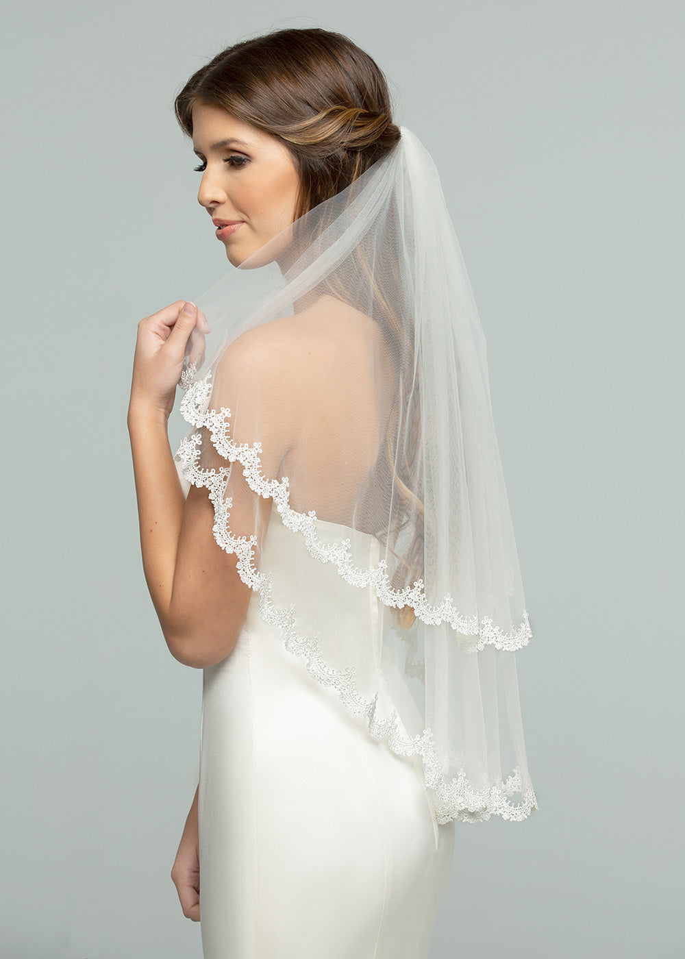 Elegant V1008 Elbow Length Wedding Veil with Scallop Lace Edge - Perfect for Bridal Ceremonies, Photos & Romantic Occasions