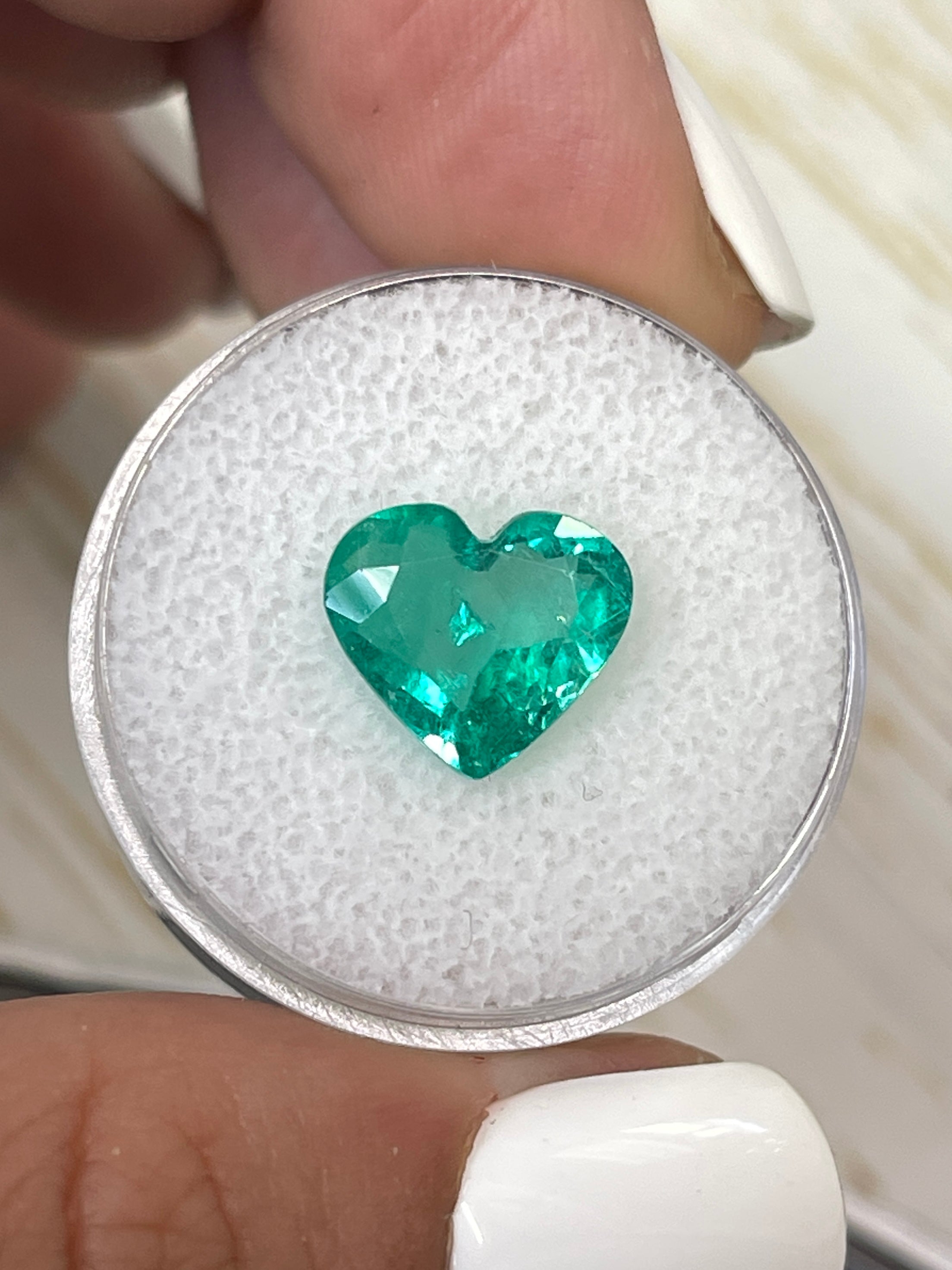 2.84 Carat 10x11mm Bright Green Natural Loose Colombian Emerald Heart Cut Gemstone for Jewelry Making, Engagement Rings & Luxury Gifts