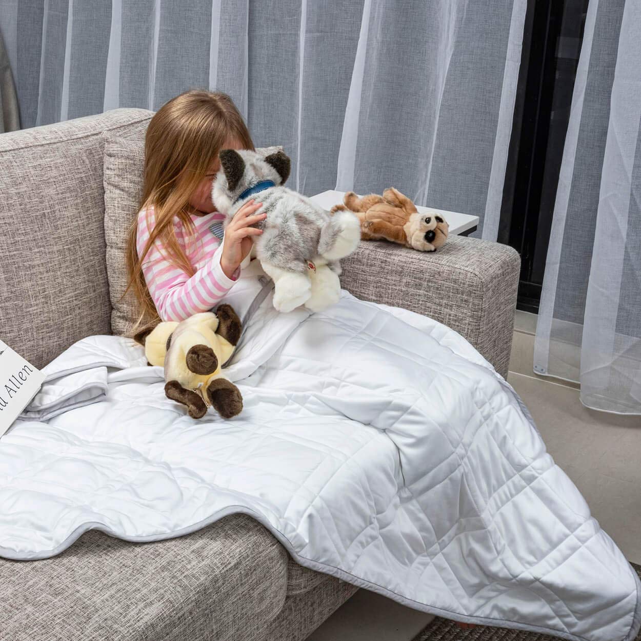 7 lbs Weighted Blanket for Kids & Adults - 40x60 Inch Soft Bamboo Viscose Blanket - Machine Washable Small Weighted Blanket for Travel, Home & Anxiety Relief - White