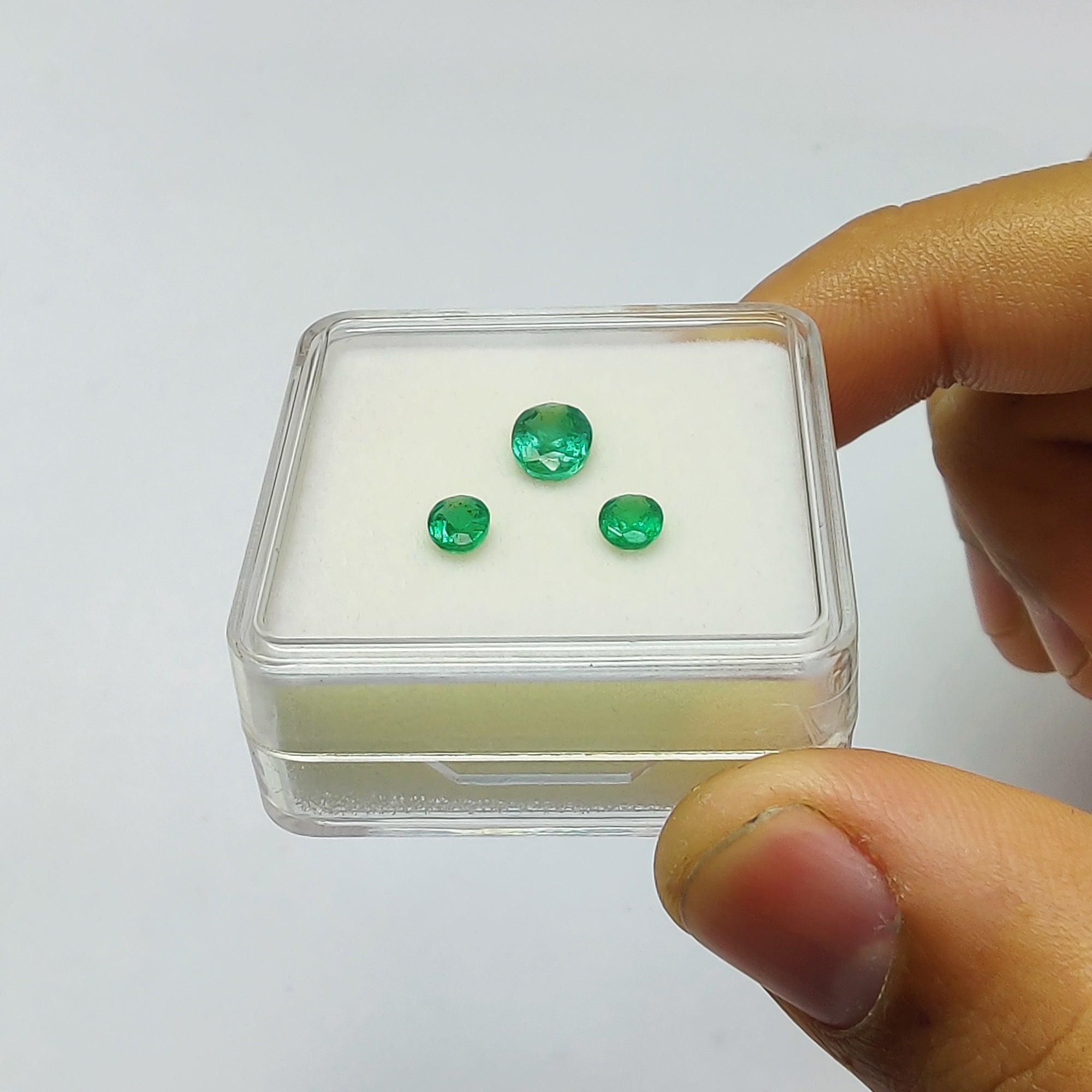 Natural Untreated Green Emerald Gemstone Set - 1.40cts Oval Cut (5x4mm & 7.5x5.5mm) 3-Piece Collection | Jewelry Making, Engagement Rings & Fine Gemstone Gifts