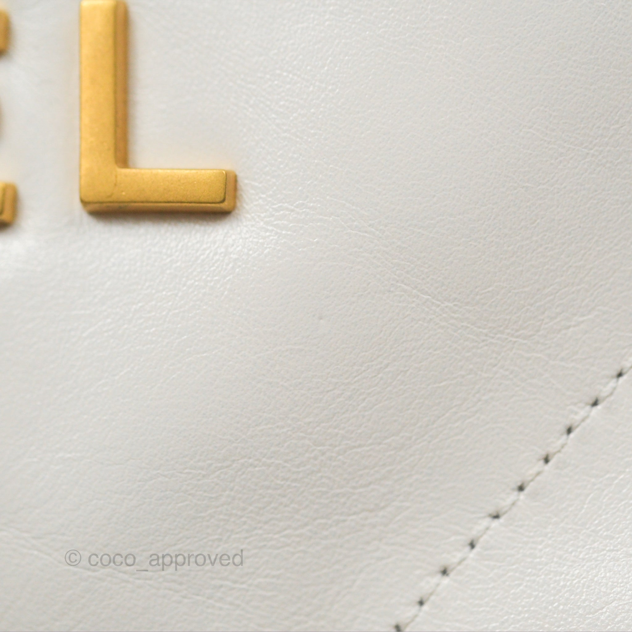 Chanel 22 Medium Handbag in White Shiny Calfskin with Aged Gold Hardware - Luxury Designer Shoulder Bag for Women, Perfect for Work, Date Night & Special Occasions