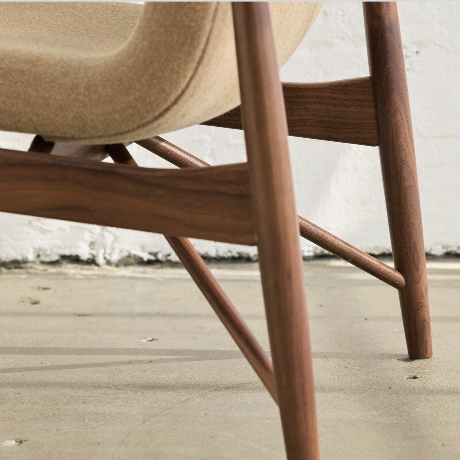 Modern Truss Lounge Chair - Sturdy Metal Frame & Comfortable Cushion - Perfect for Patio, Garden, or Living Room Relaxation