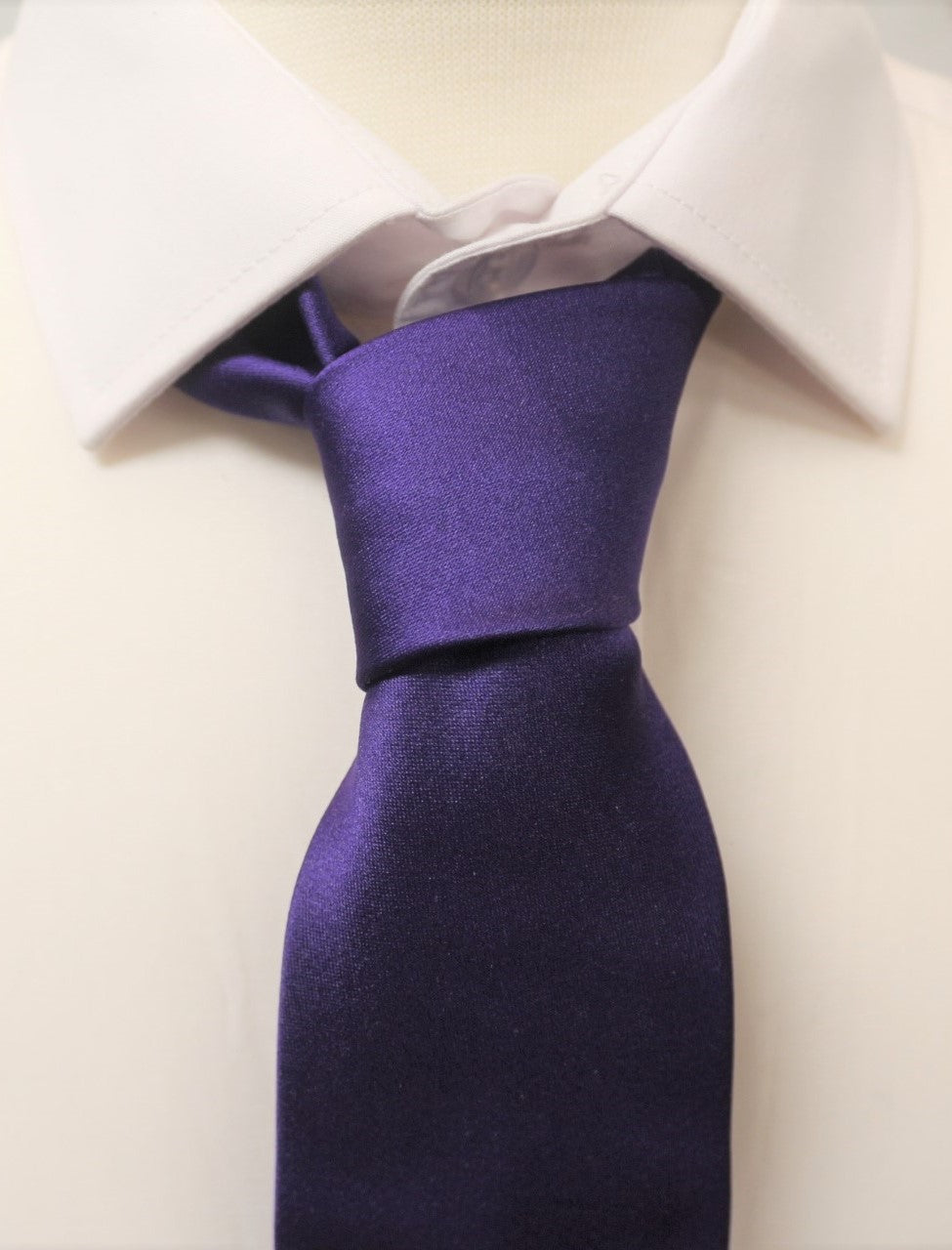 Elegant Purple Satin Necktie for Men - Formal & Wedding Accessories - Perfect for Business Meetings, Special Occasions & Gifts