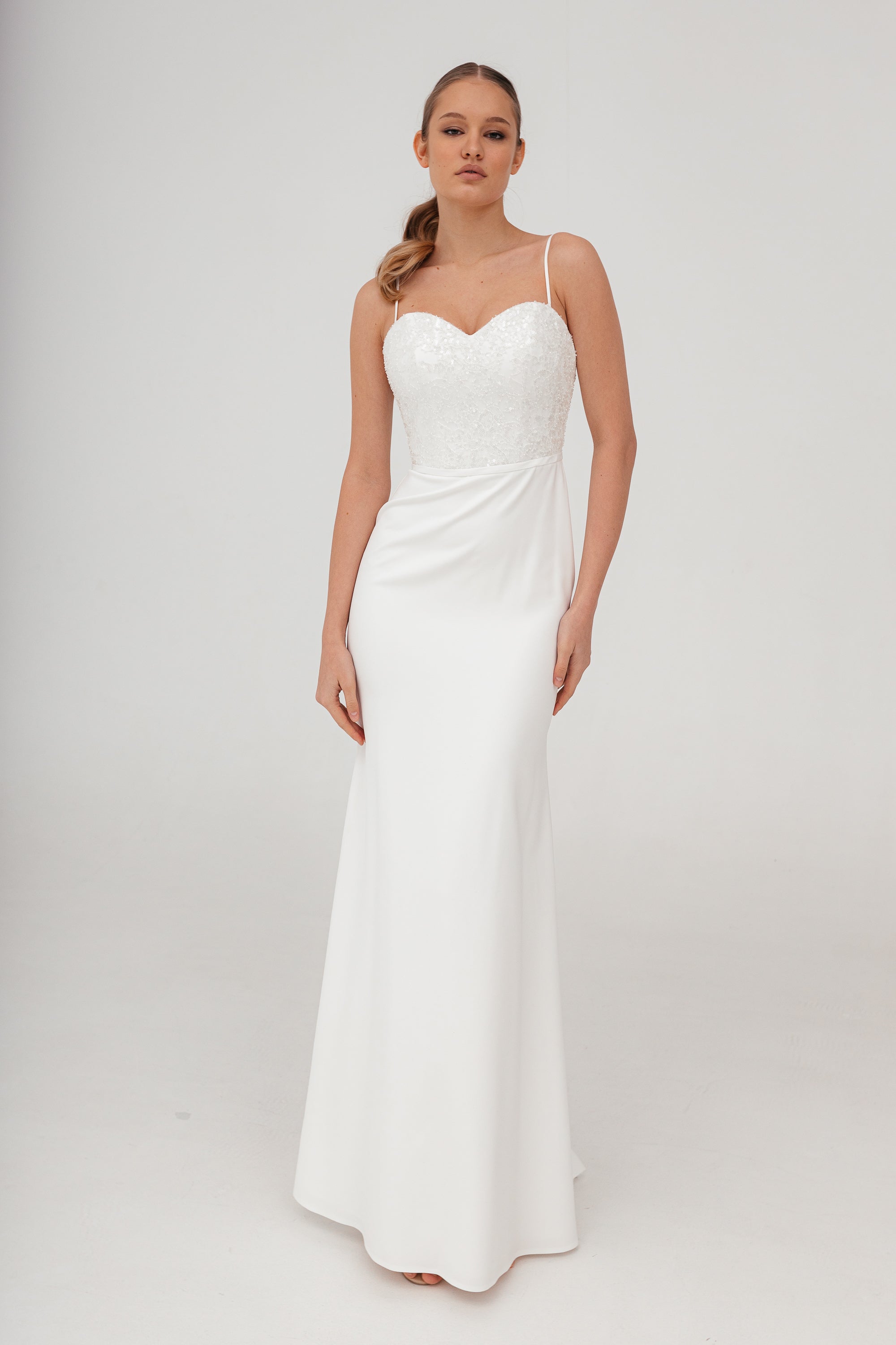 Elegant Minimalist Mermaid Wedding Dress - Selena Style Bridal Gown for Beach Weddings & Romantic Ceremonies