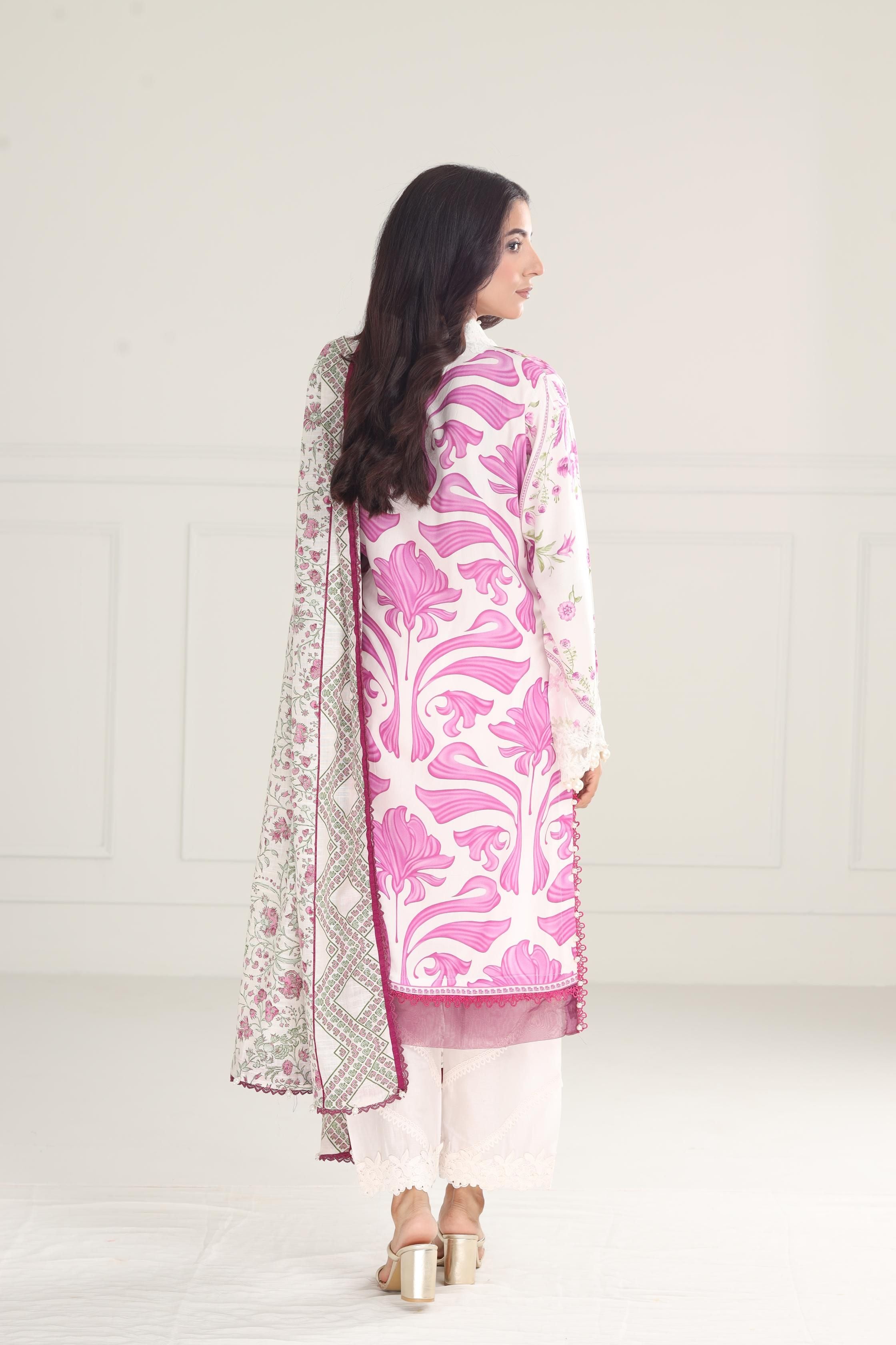 Sana Safinaz Muzlin Winter Stitched Suits Collection 2024 - Premium Pakistani Formal Wear for Women | Perfect for Weddings, Parties & Special Occasions