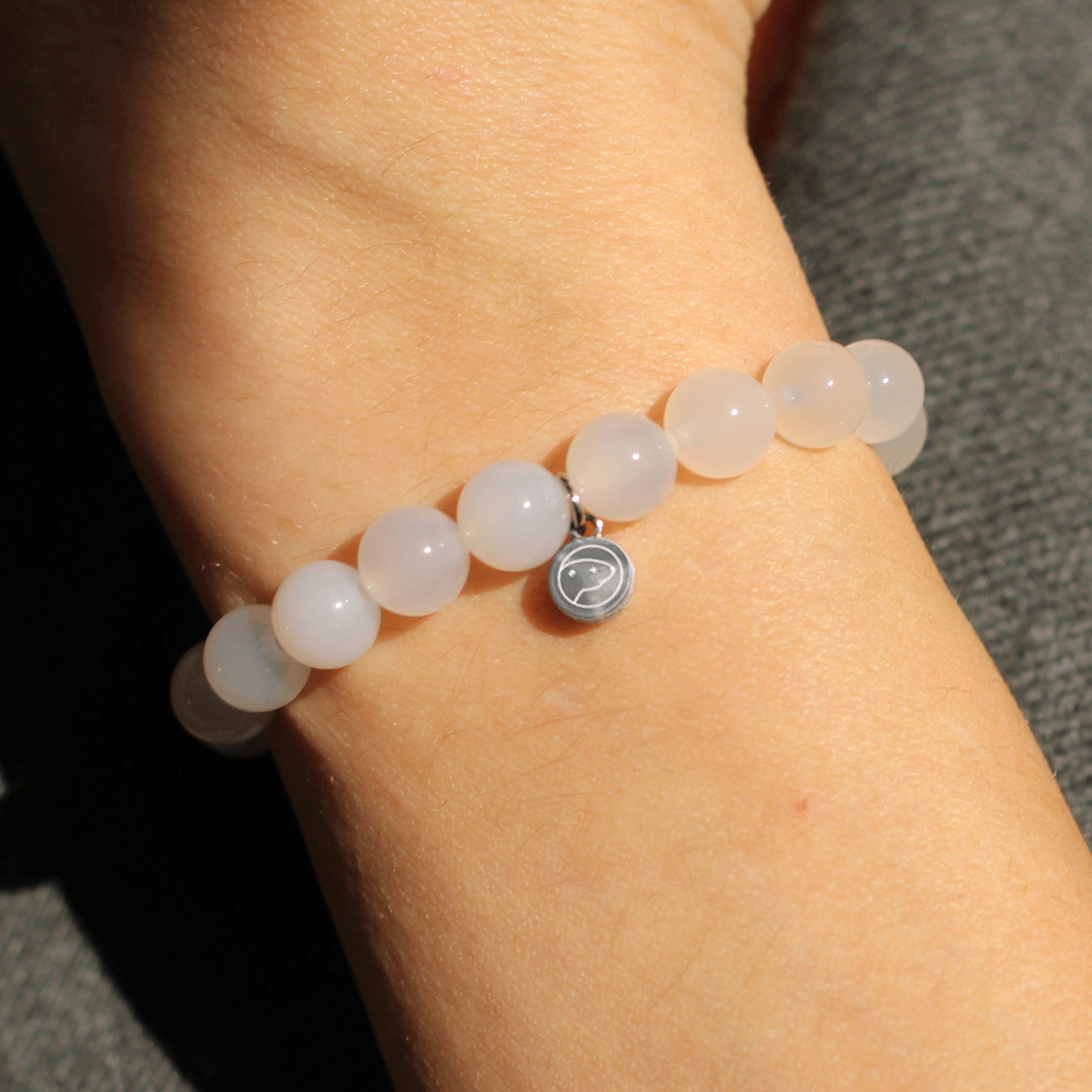White Agate Bracelet for Women - Natural Stone Healing Crystal Jewelry for Stress Relief & Positive Energy - Perfect for Meditation, Yoga & Spiritual Gifts