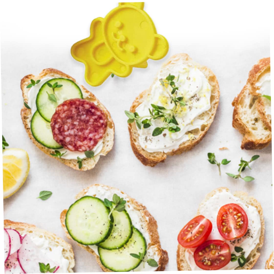 **Mini Cartoon Bear Dolphin Sea Dog Sandwich & Cookie Cutters Set - 4PCs Fun Bread Cutters for Kids, Perfect for School Lunches & Party Snacks**