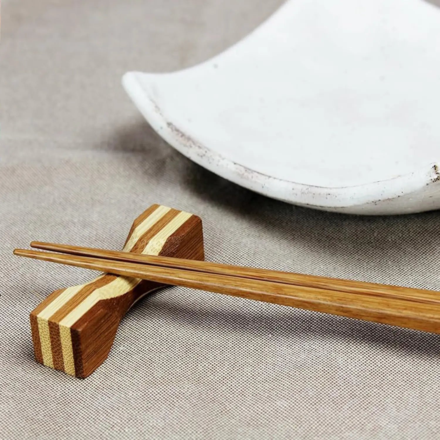Premium Manyo Wood Chopstick Rest - Traditional Tsuzumi Drum Design - Elegant Tableware for Sushi, Asian Cuisine & Home Dining Decor
