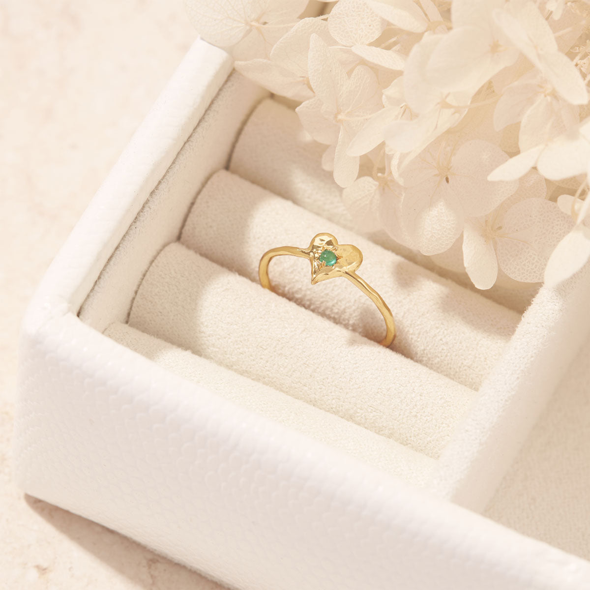 Elegant Love Heart Green Onyx Ring in 14K Gold - Perfect for Valentine's Day Gifts, Anniversary Presents & Romantic Occasions