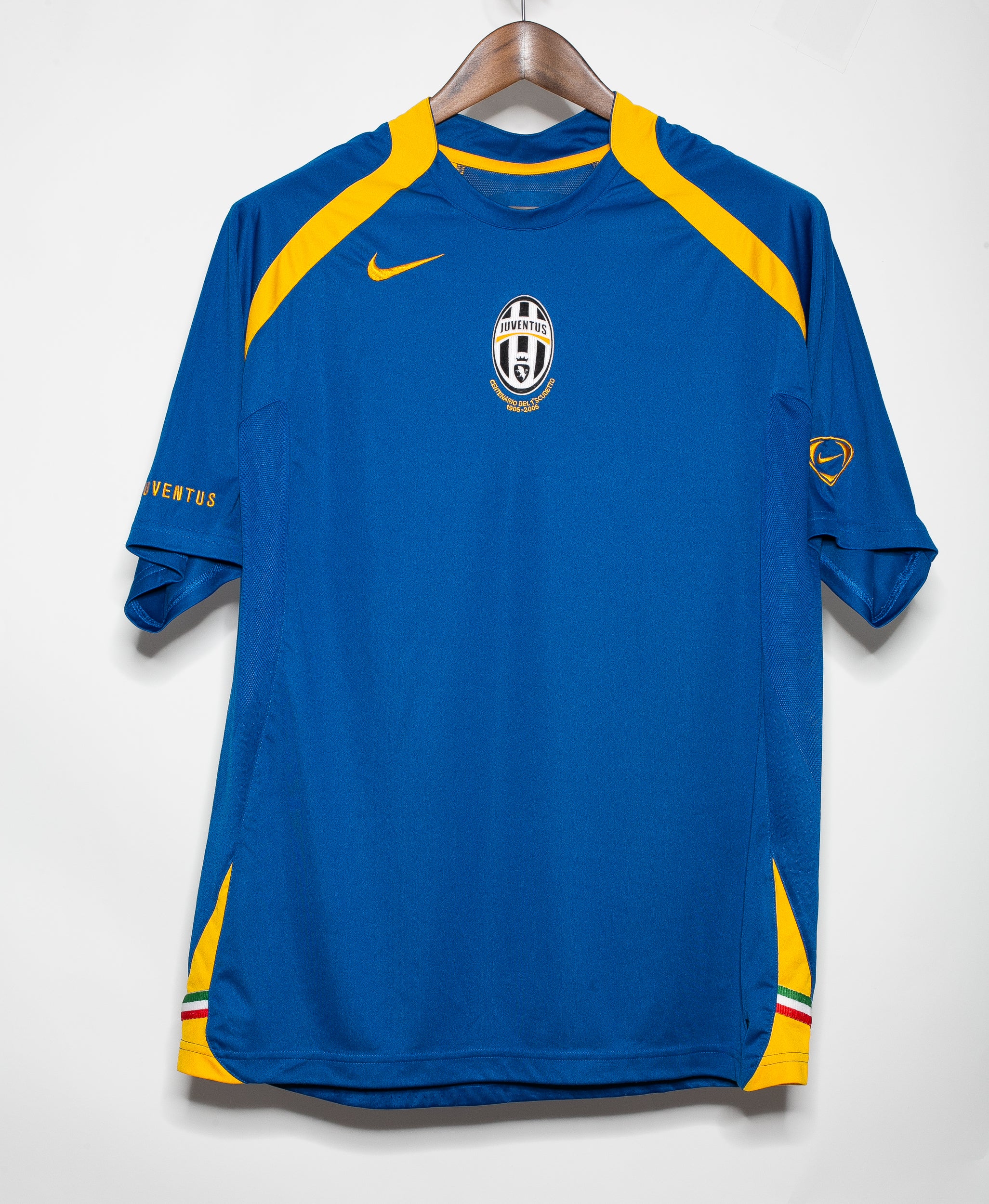 2004 Juventus Training Top - Men's Vintage Soccer Jersey Size Large - Perfect for Fans, Collectors & Retro Sports Enthusiasts