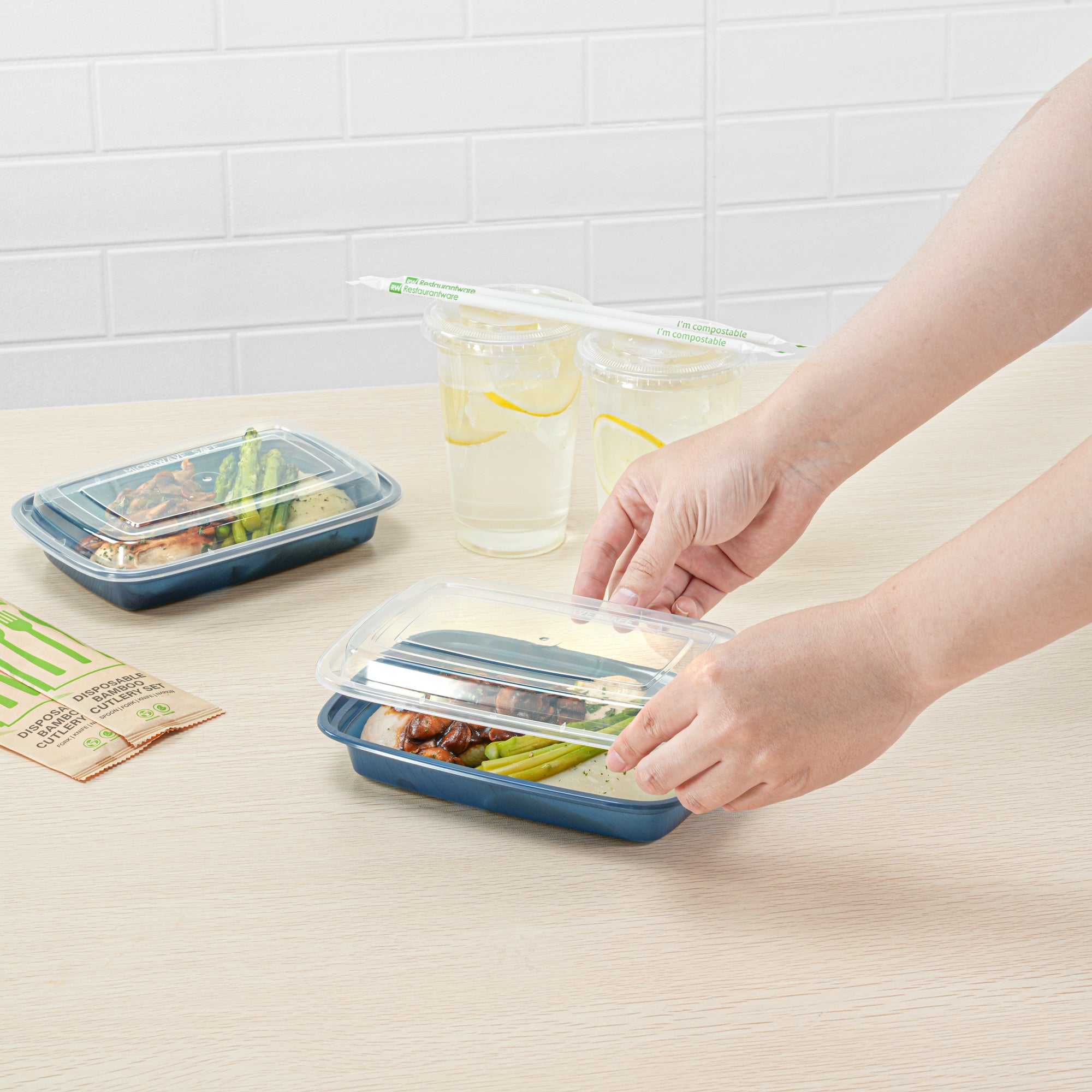 16 oz Rectangle Midnight Blue Plastic To Go Containers with Clear Lids - 100 Pack (7.75