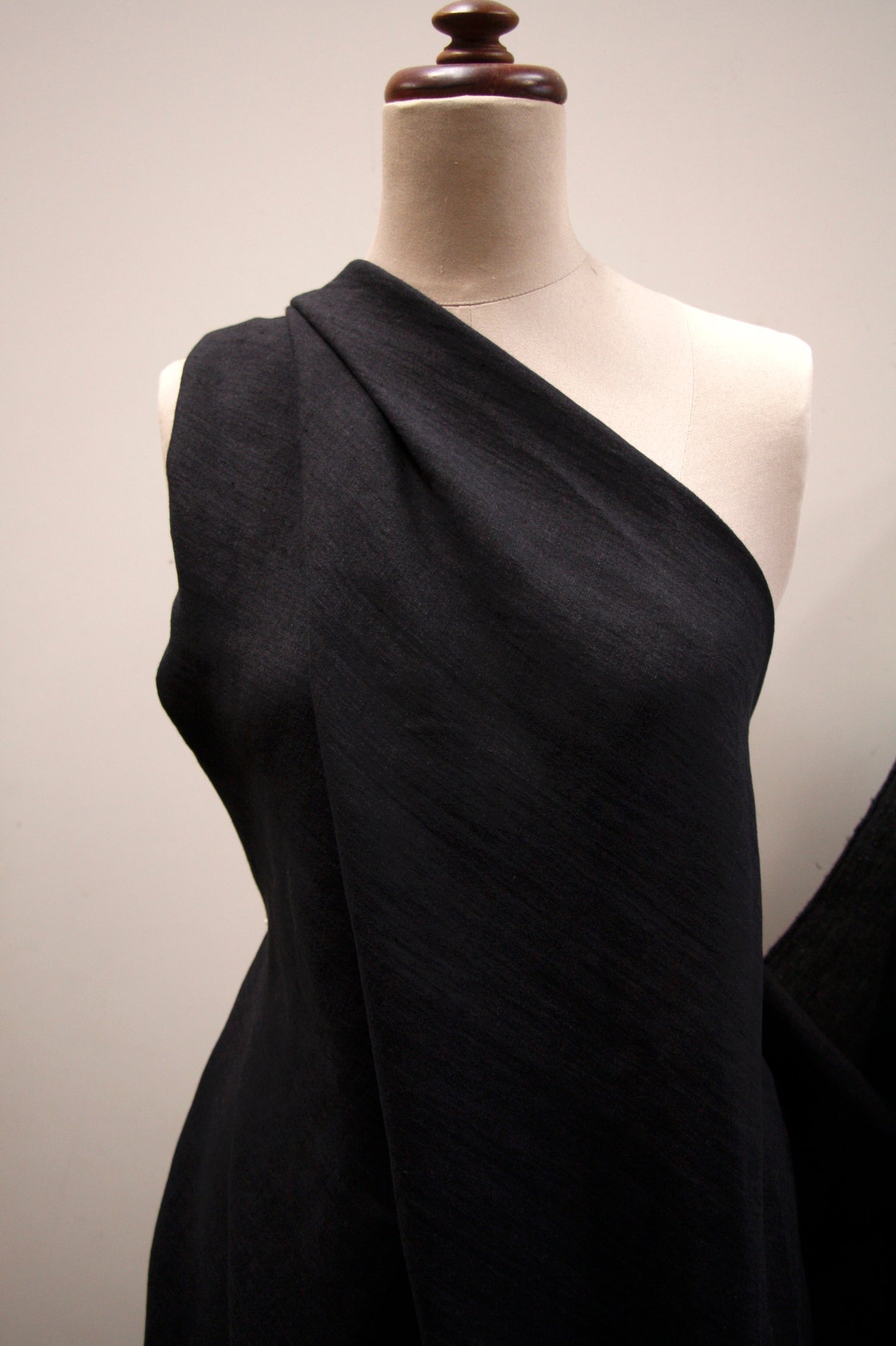 Premium Black Linen Fabric - 100% Natural Linen Material for Clothing, Dresses & Home Decor - Perfect for DIY Sewing, Curtains & Table Runners