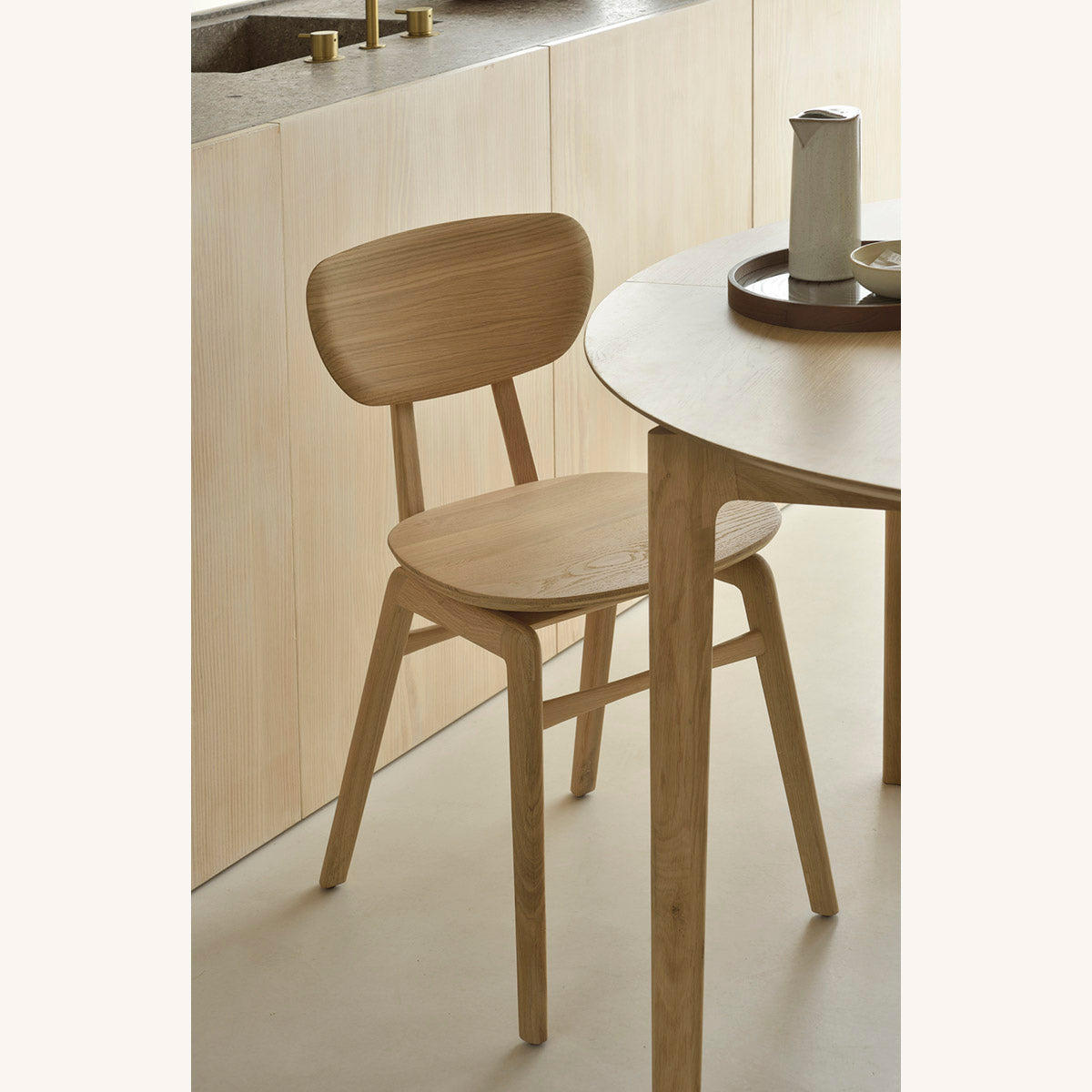 Extendable Round Dining Table - Expandable Wooden Kitchen Table for 4 to 8 People - Perfect for Small Spaces, Family Dinners & Entertaining Guests