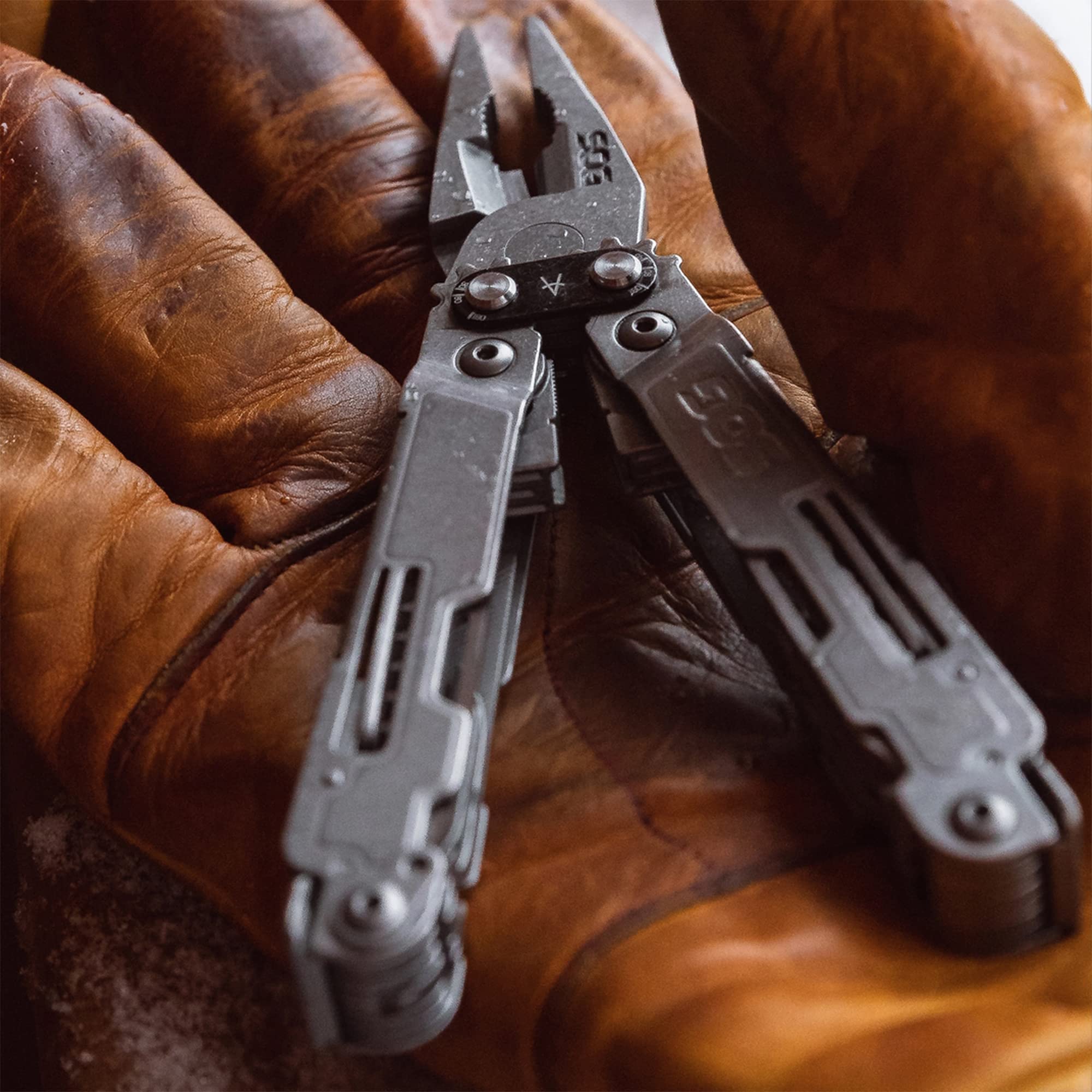 SOG PowerAccess Deluxe Multi-Tool with Stone Wash Finish - Compact Clamshell Packaging - Perfect for Camping, Hiking & Everyday Carry (EDC)