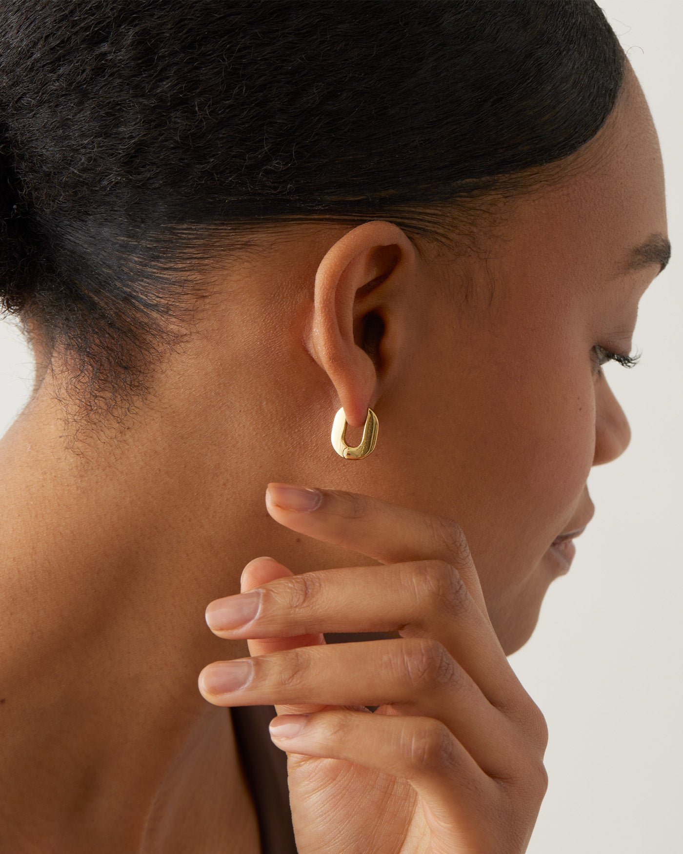 Teeni Toni Huggie Earrings for Women – Hypoallergenic Small Hoop Earrings for Sensitive Ears – Perfect for Everyday Wear, Work & Date Night