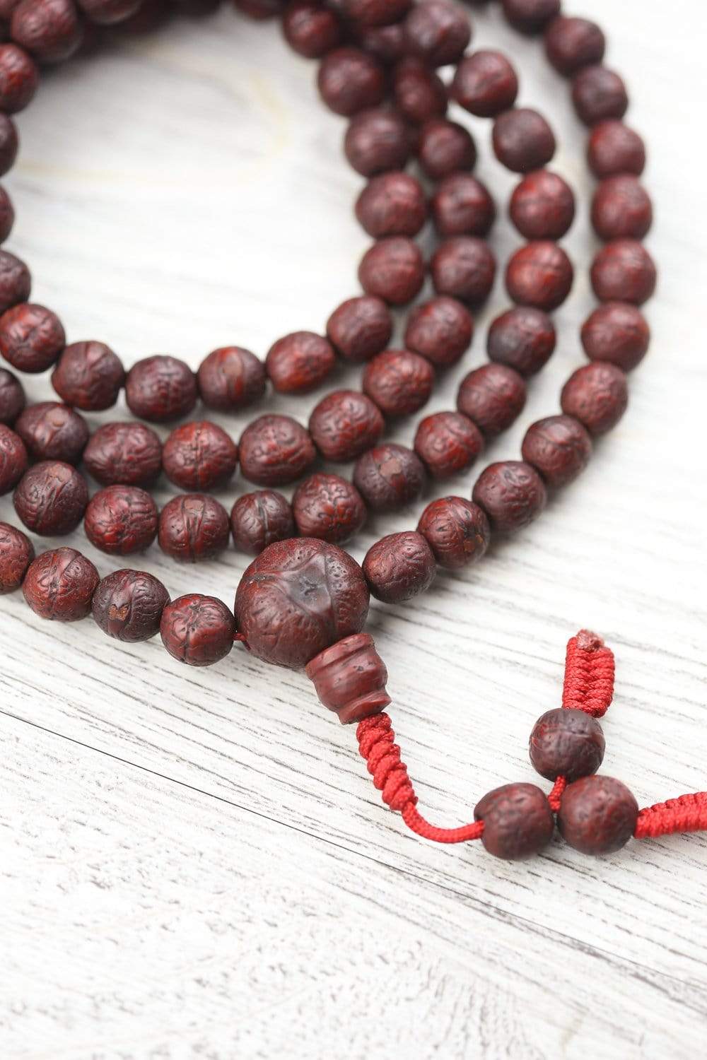 108 Beads Antique Bodhi Mala Prayer Beads Necklace - Natural Wood Meditation Rosary for Buddhist Chanting, Yoga & Spiritual Practice - Perfect Gift for Mindfulness & Stress Relief
