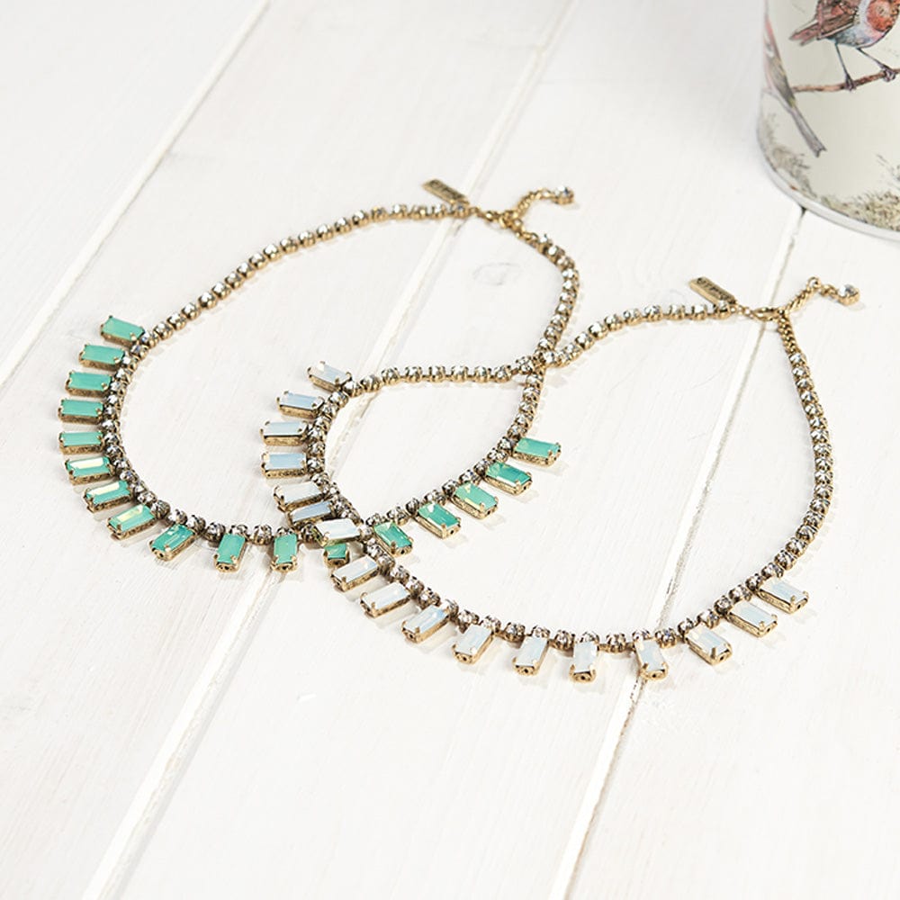 Vintage 1950s Style White Milk Stone Necklace - Elegant Retro Jewelry for Women, Perfect for Parties, Weddings & Special Occasions