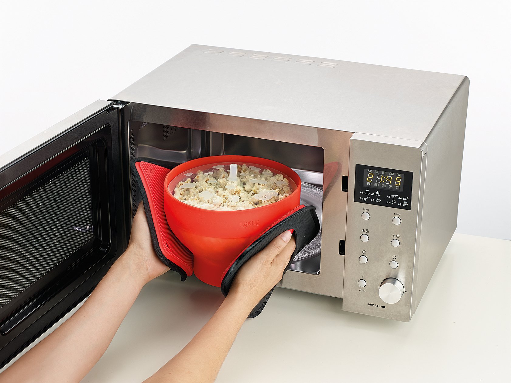 Lekue Red Microwave Popcorn Popper - BPA-Free Popcorn Maker for Healthy Snacks - Perfect for Movie Nights, Parties & Home Use
