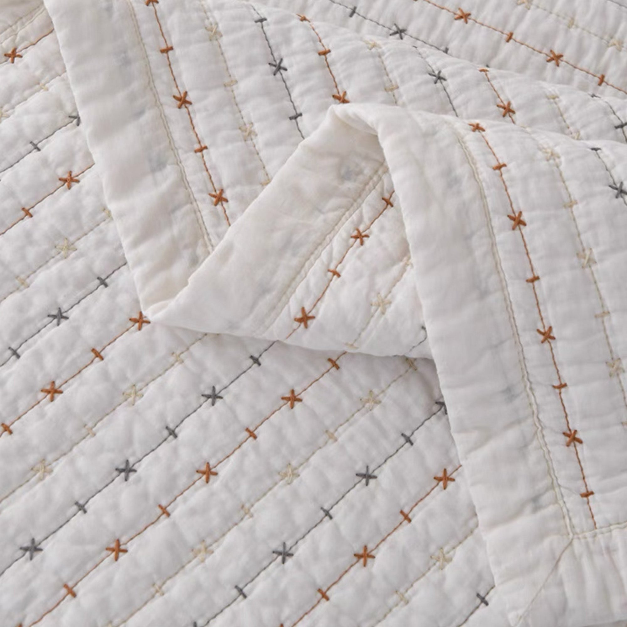 Soft & Cozy Stitched Quilt Set - Queen Size Bedding with Matching Pillowcases - Perfect for Winter Nights & Cozy Home Decor