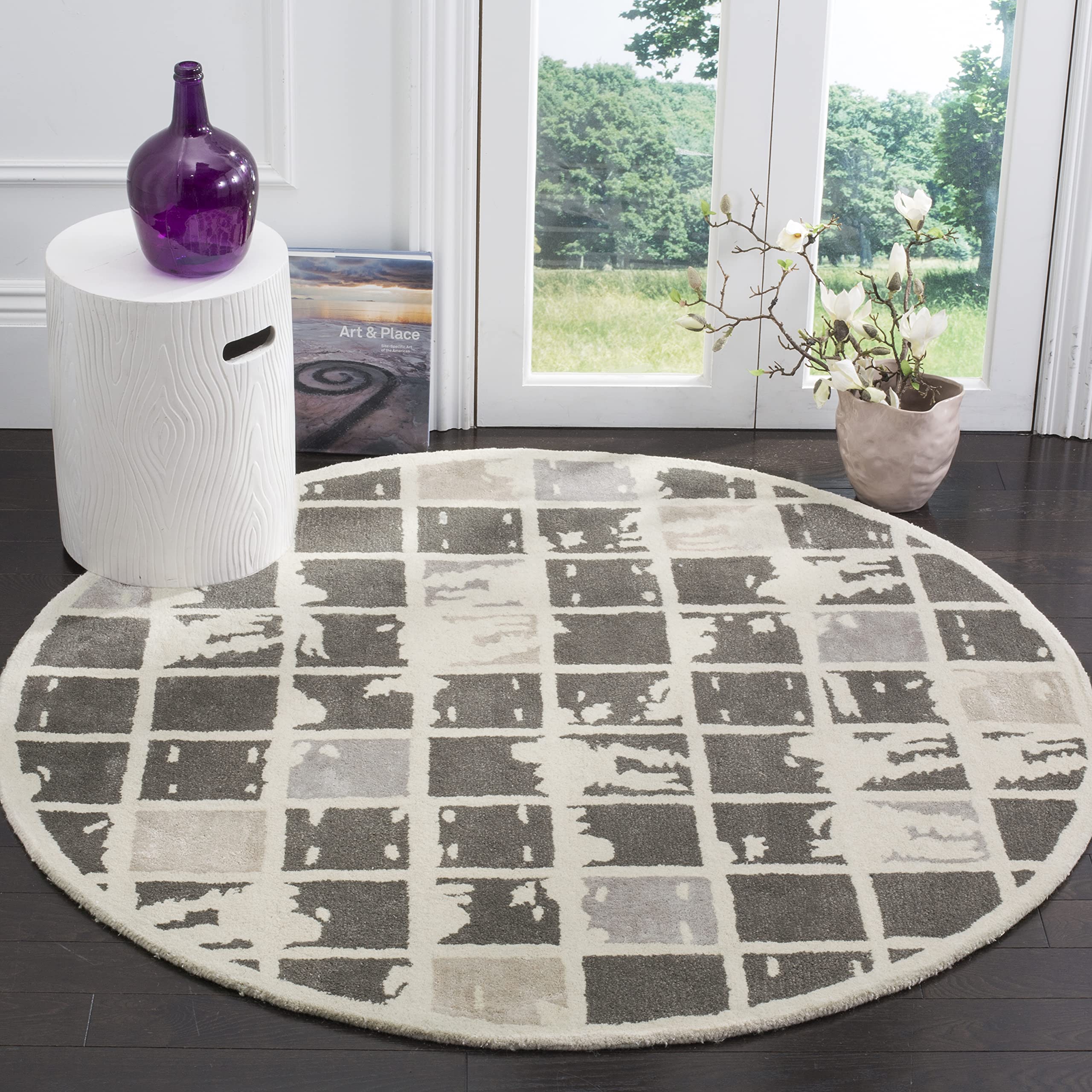 SAFAVIEH Bella Collection 5' Round Dark Grey/Ivory BEL130A Handmade Premium Wool Area Rug - Soft & Durable for Living Room, Bedroom & Office Decor