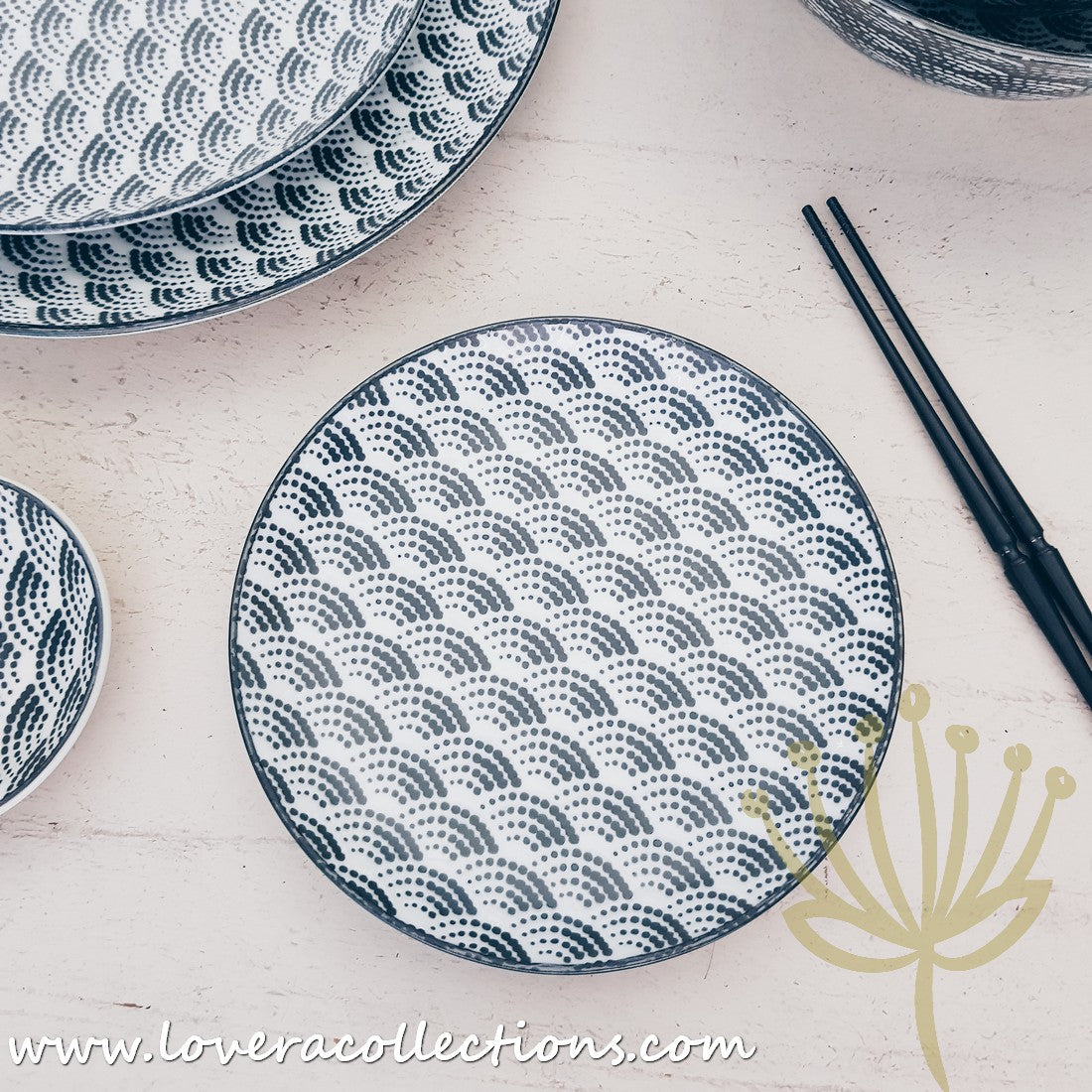 Awasaka Black & White Modern Waves Dinnerware Set - 16-Piece Porcelain Plates & Bowls for Stylish Dining - Perfect for Dinner Parties, Restaurant-Style Meals & Home Decor