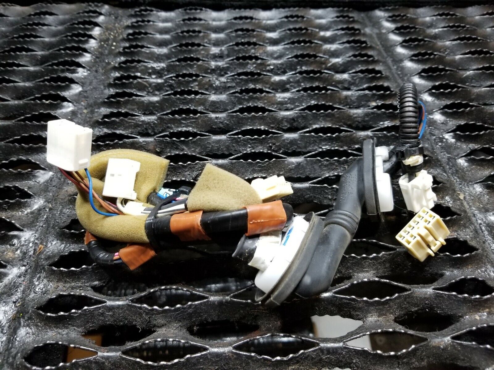 2004-2009 Toyota Prius Trunk Lid Wire Harness 82184-47030 OEM Replacement - Perfect for Electrical Repairs & Maintenance
