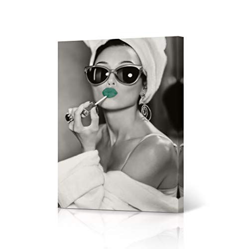 06/ Black and White - Green Lip