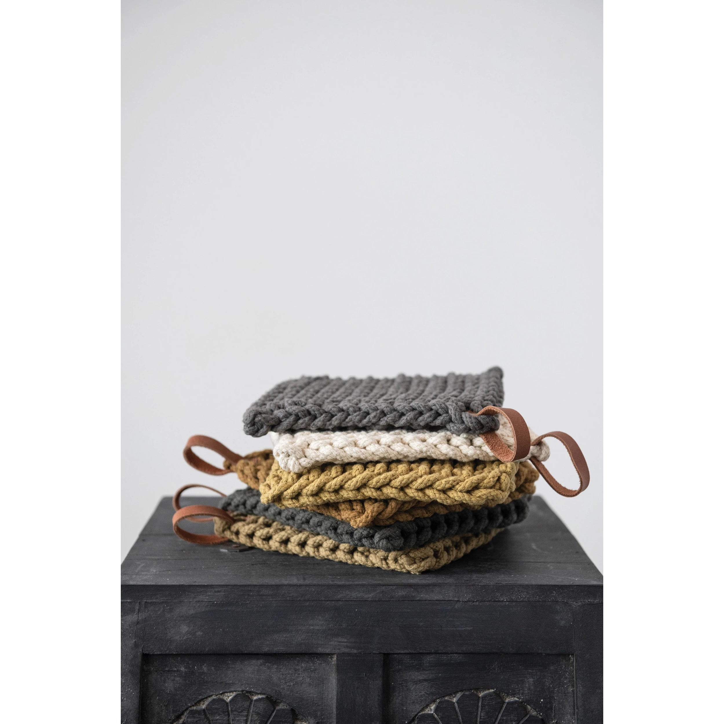 Premium Leather Loop Crocheted Pot Holder - Heat Resistant Kitchen Accessory for Cooking, Baking & Serving - Perfect for Hot Pans, Dishes & Cookware Protection