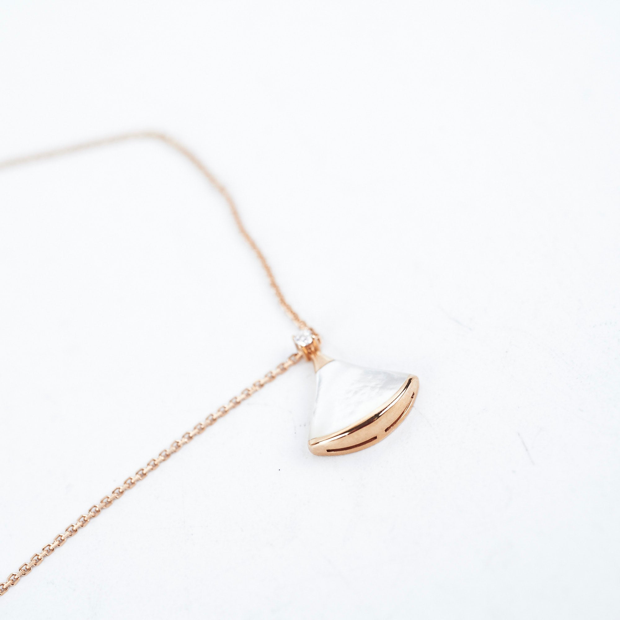 Bvlgari Divas' Dream Mother of Pearl Necklace - Elegant 18K Rose Gold Pendant with Diamonds | Perfect for Weddings, Parties & Special Occasions
