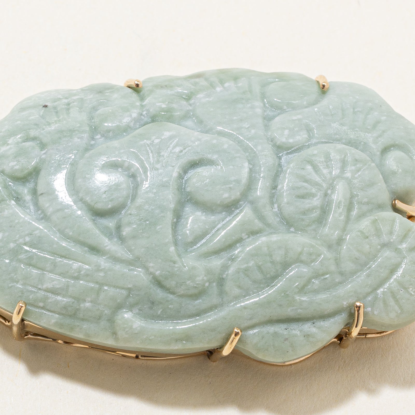 Exquisite 100.00ct Carved Serpentine Brooch - Handcrafted Vintage Jewelry for Women | Perfect for Weddings, Parties & Special Occasions