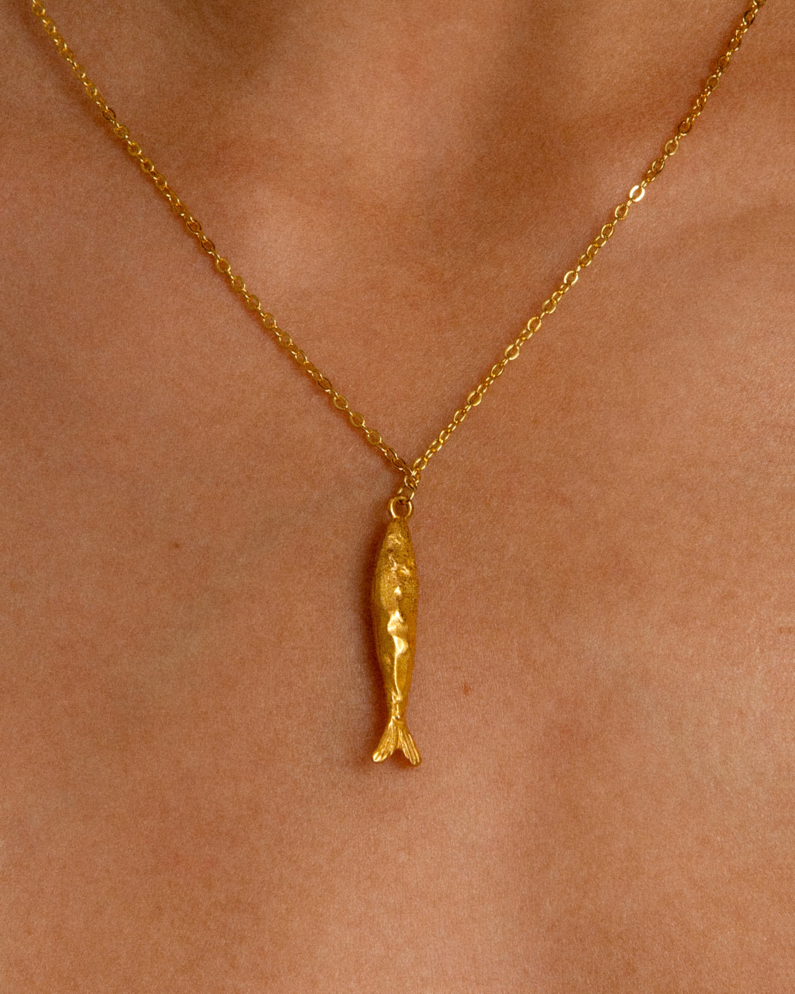 18K Gold Anchovy Pendant Necklace for Women - Elegant Layering Chain Jewelry Gift for Birthday, Anniversary & Everyday Wear