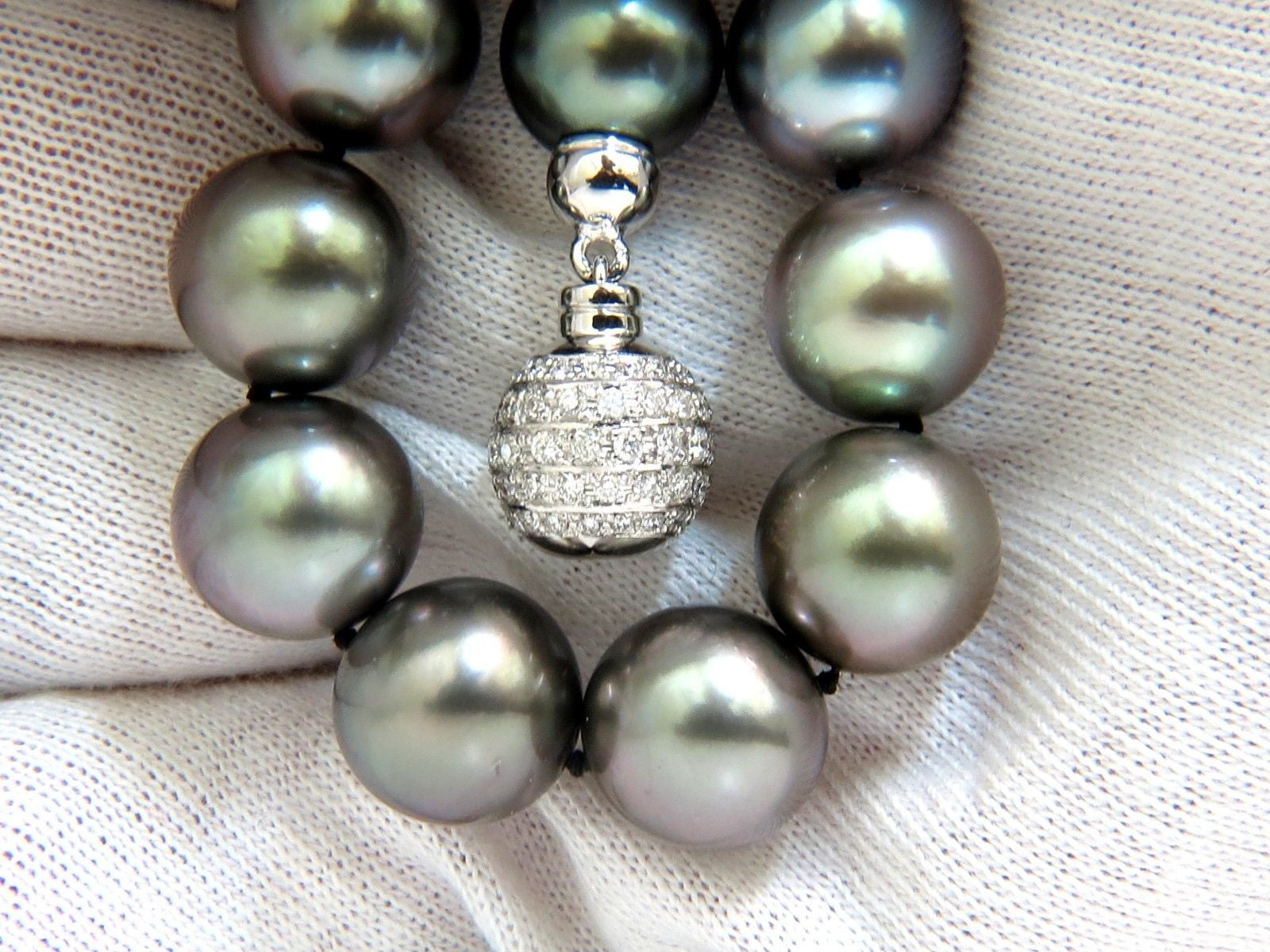 GIA Certified Tahitian Black-Lipped Oyster Gray Pearl Necklace - 18K Gold with 1.00ct Diamond Clasp - Elegant Jewelry for Weddings & Special Occasions