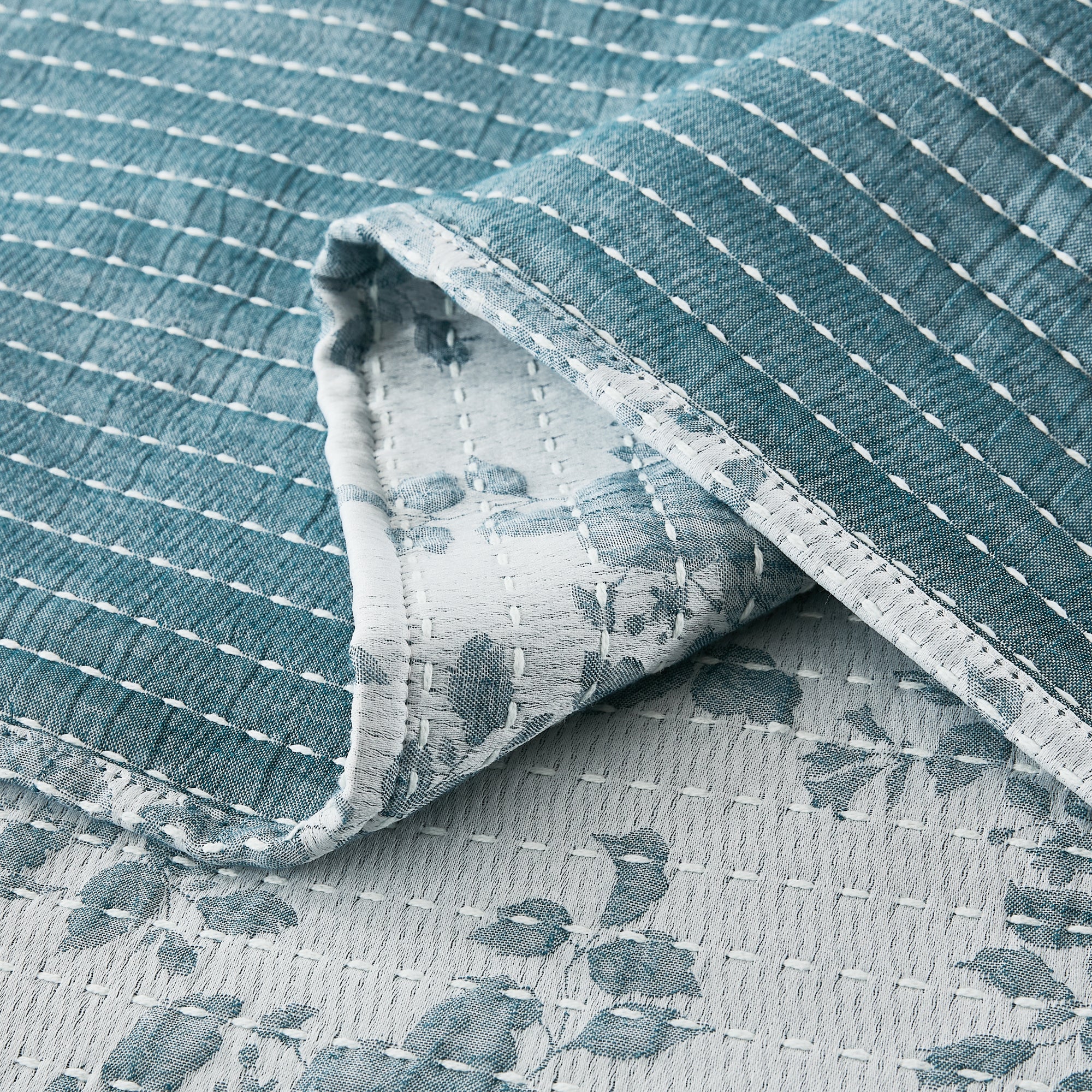 Luxury Rose Garden Jacquard Matelasse Coverlet Set - Queen Size Bedspread with Elegant Pick Stitch Design | Perfect for Master Bedroom Decor, Guest Room & Hotel Luxury Bedding