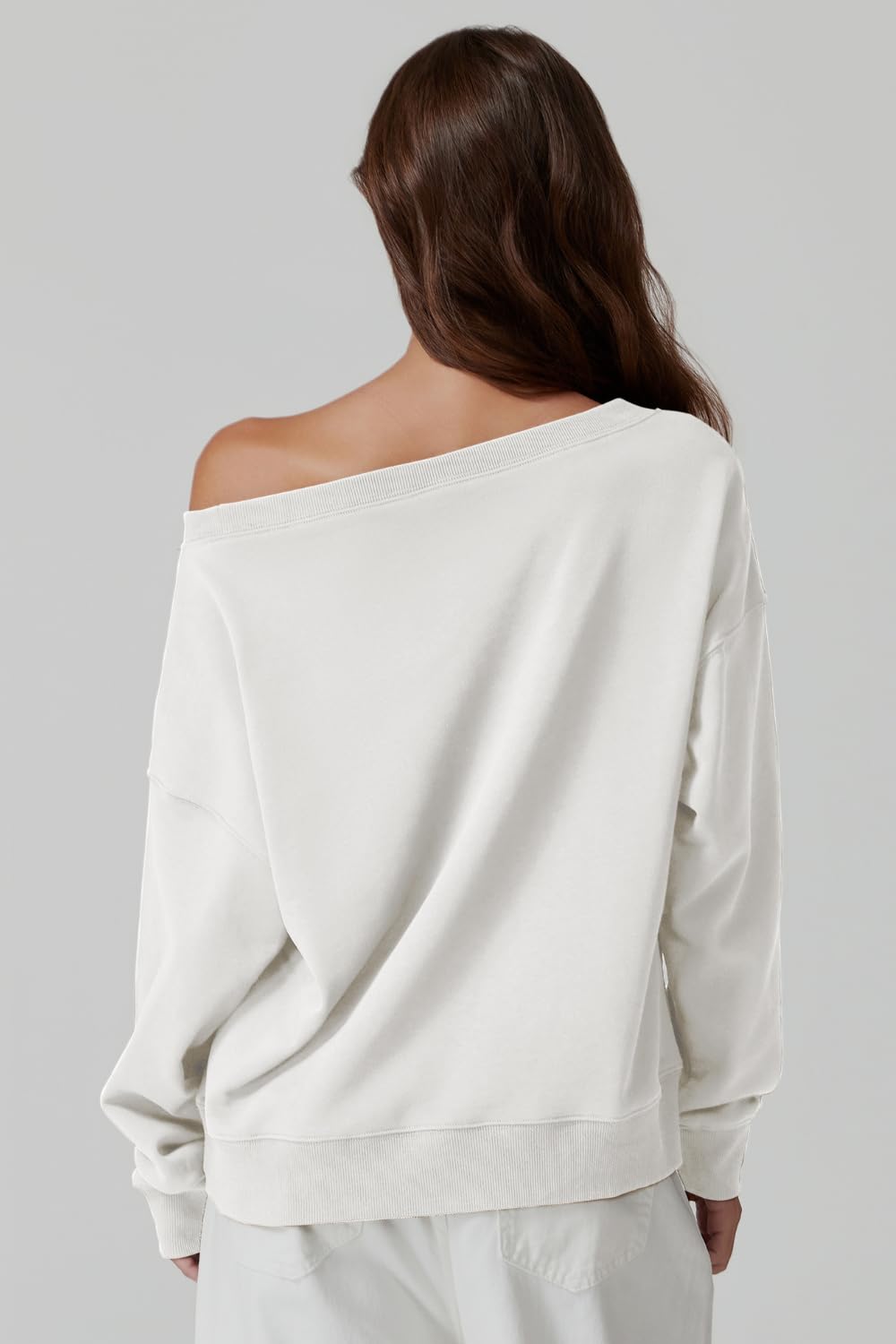 QINSEN Women's Oversized Sweatshirt - Long Sleeve Off Shoulder Pullover Top | Soft Casual Loungewear for Fall | Perfect for Coffee Dates, Weekend Errands & Cozy Nights