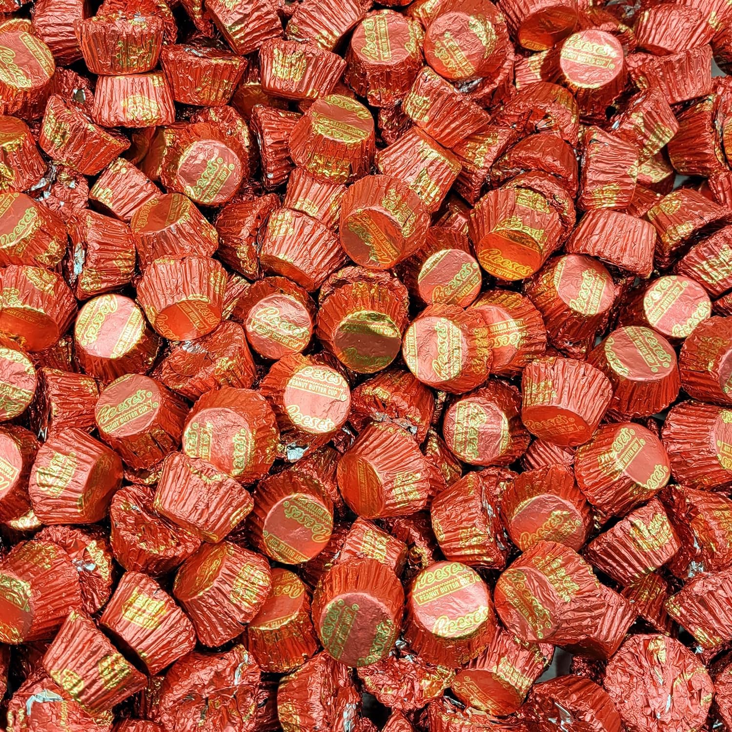 Reese's Mini Milk Chocolate Peanut Butter Cups - Individually Wrapped in Red Foil - Bulk 2lb Pack (32oz) - Perfect for Valentine's Day Gifts, Party Favors, Halloween Treats & Office Snacks