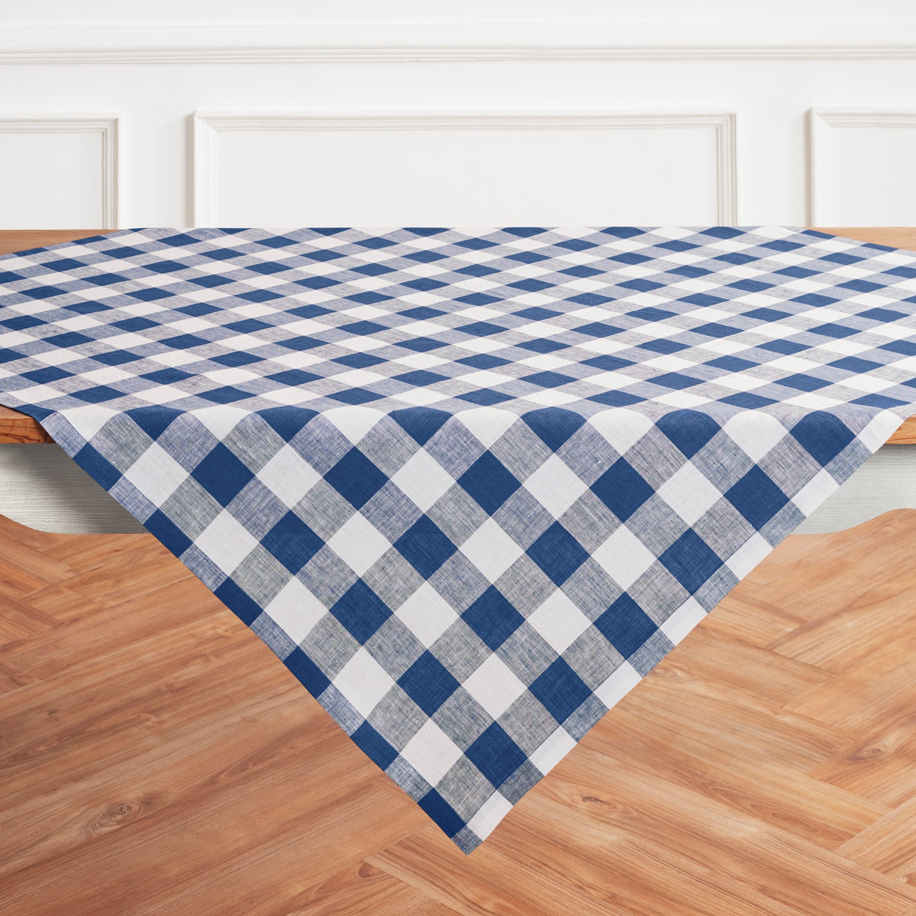 Buffalo Check Table Throw - Soft & Stylish Plaid Table Cover for Dining Room, Kitchen, or Outdoor Picnic - Perfect for Holiday Decor & Cozy Gatherings