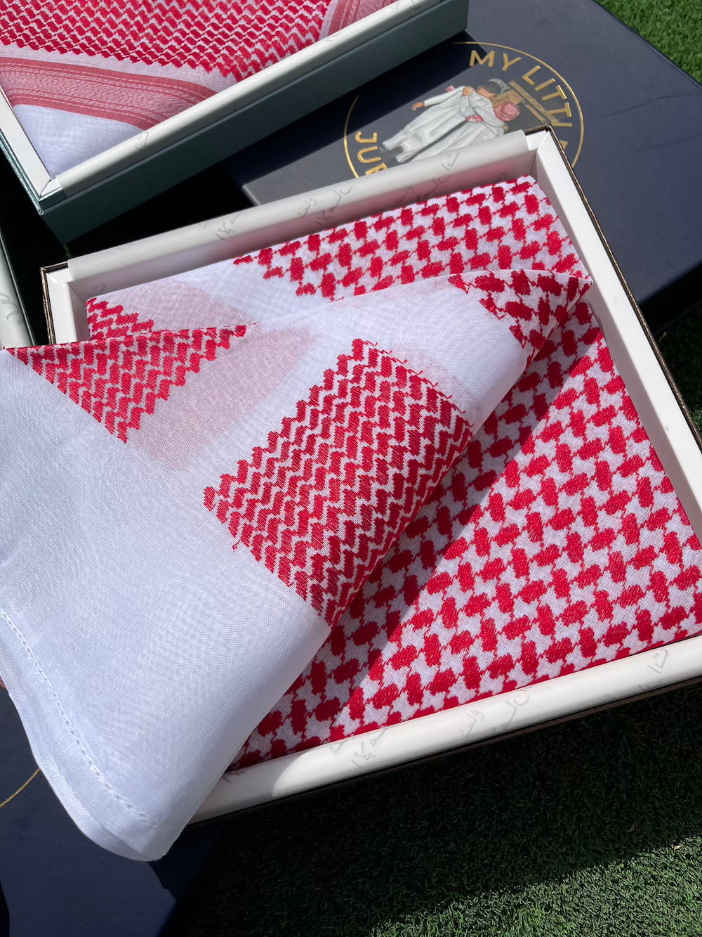 Luxury Unisex Red & White Shemagh Keffiyeh Scarf - Soft Cotton Arab Head Wrap for Men & Women - Perfect for Desert Travel, Fashion Accessory, and Outdoor Protection