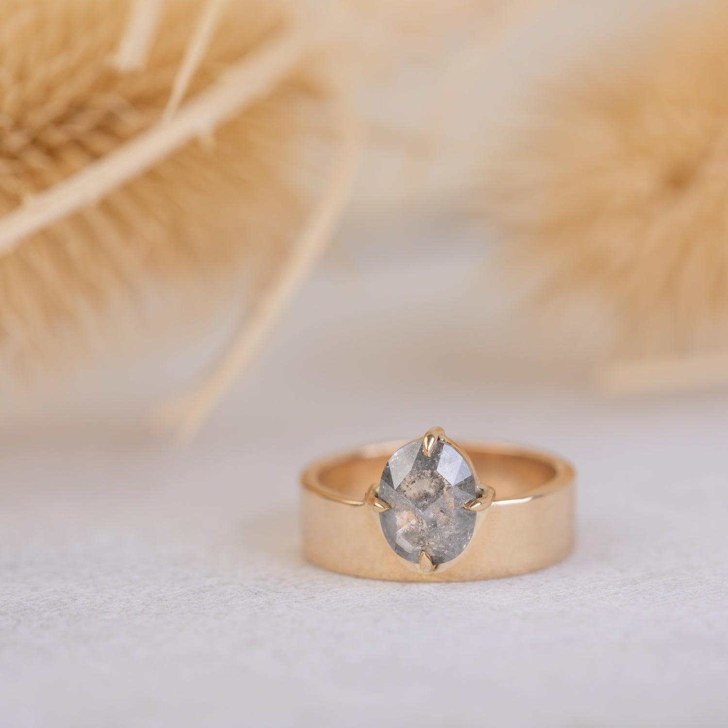 Unique Salt & Pepper Diamond Engagement Ring for Women - Ethical & Vintage Style Wedding Band - Perfect for Proposals, Anniversaries & Special Occasions